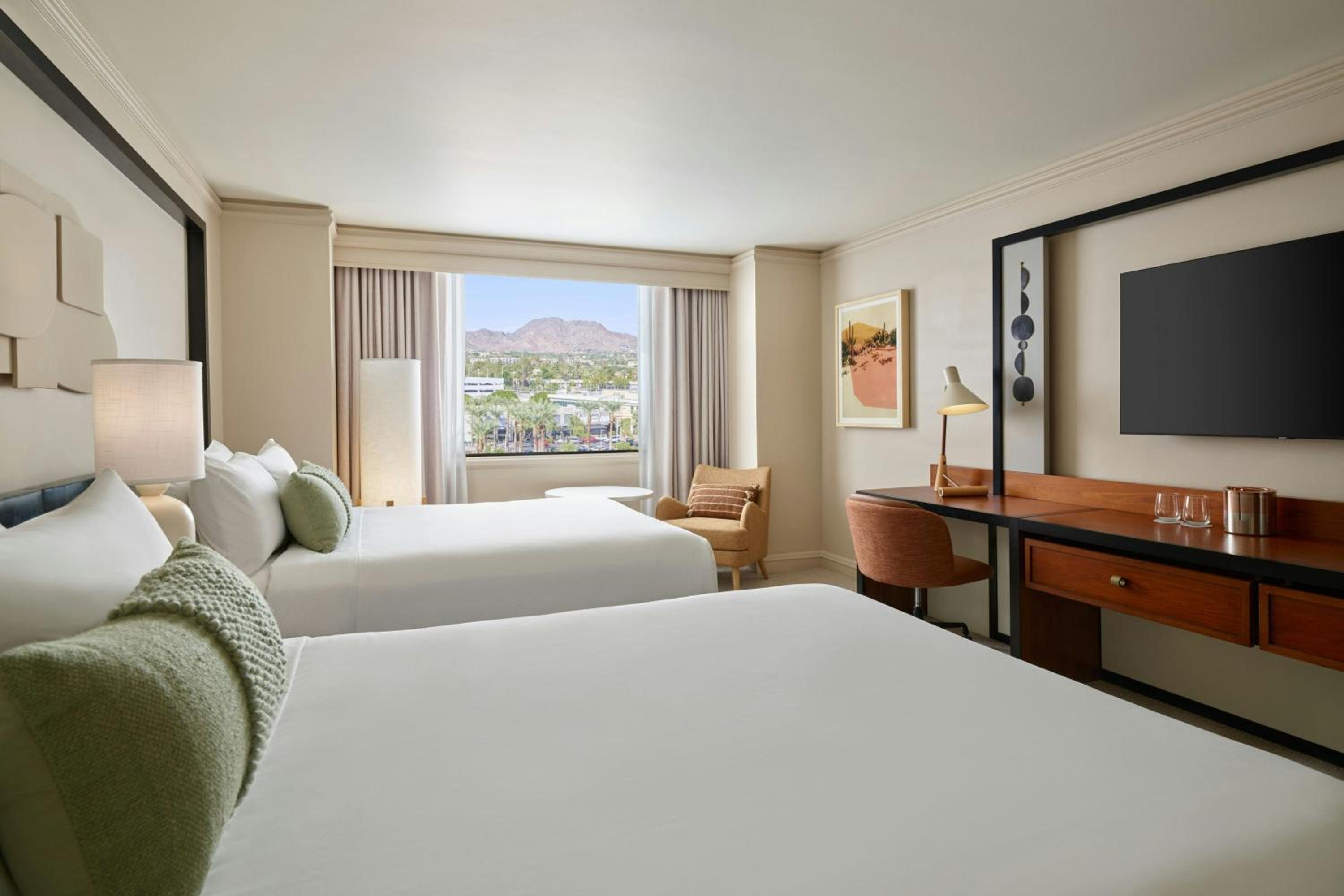 Mountain View Queen Room - Hearing Accessible