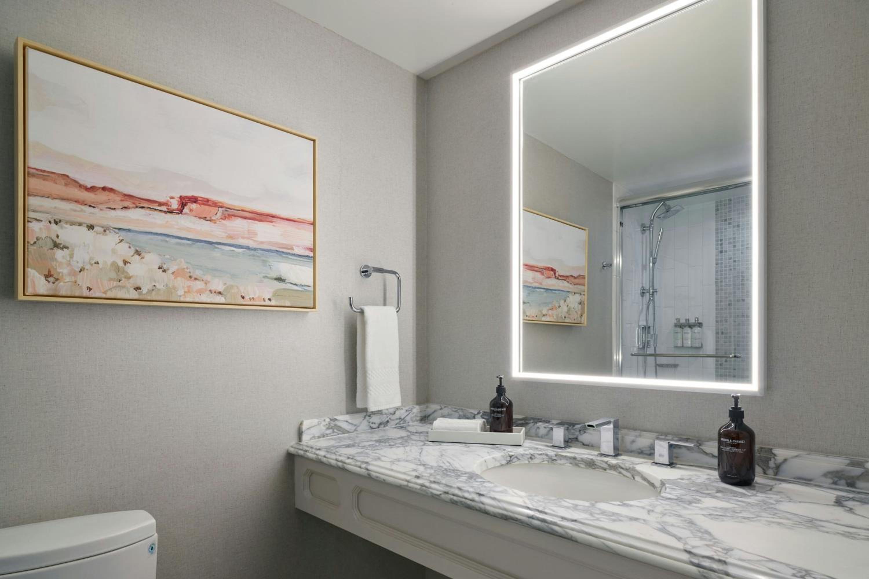 City Lights King Room with City View - High Floor/Hearing Accessible - Photo 3