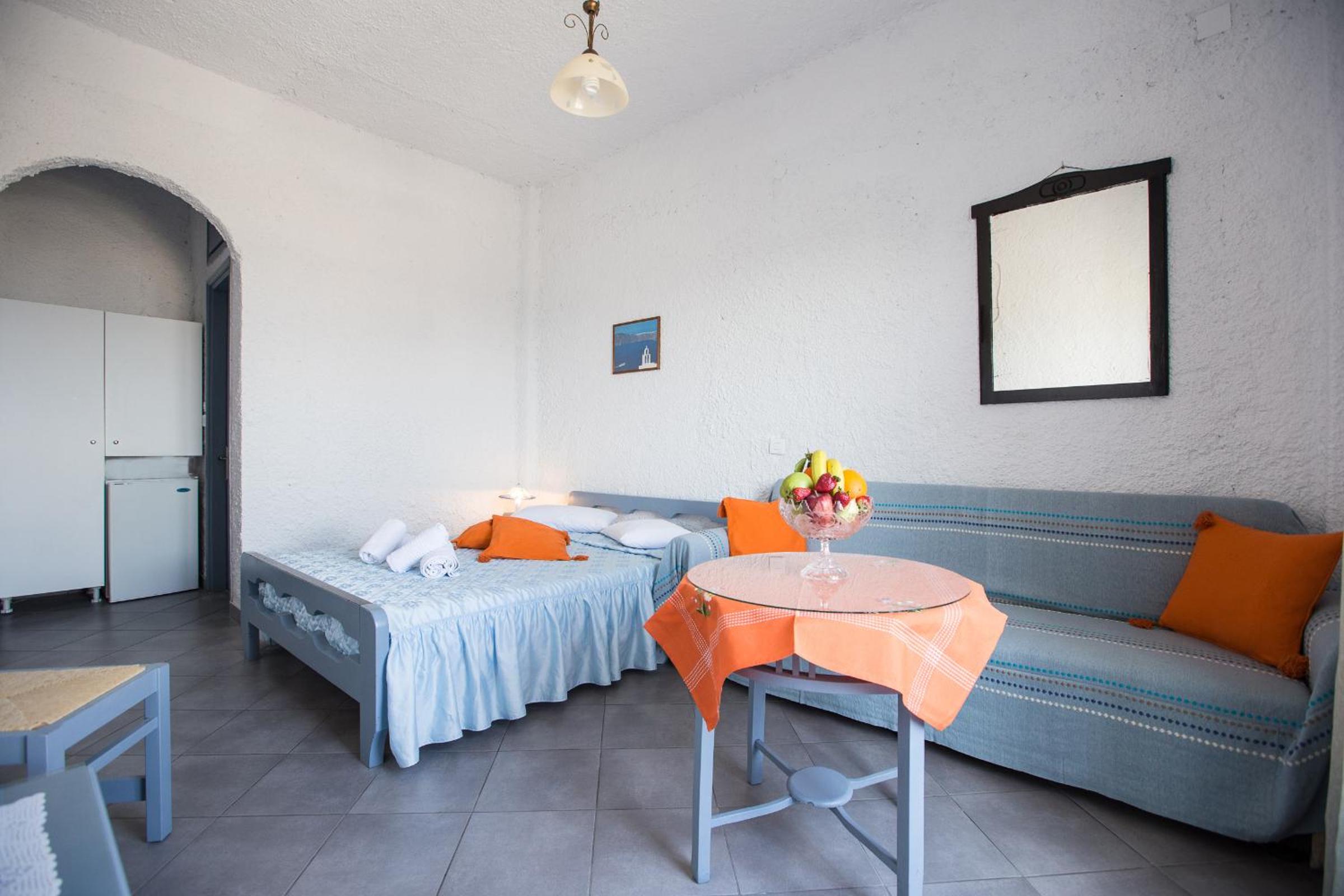 Double or Twin Room with Balcony - Photo 8