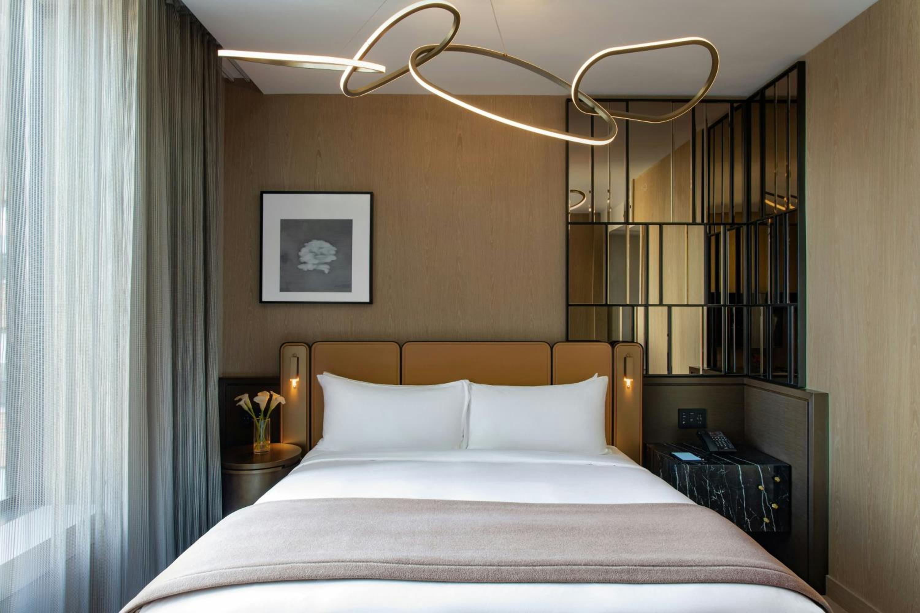 Hudson King Room - High Floor/Hearing Accessible