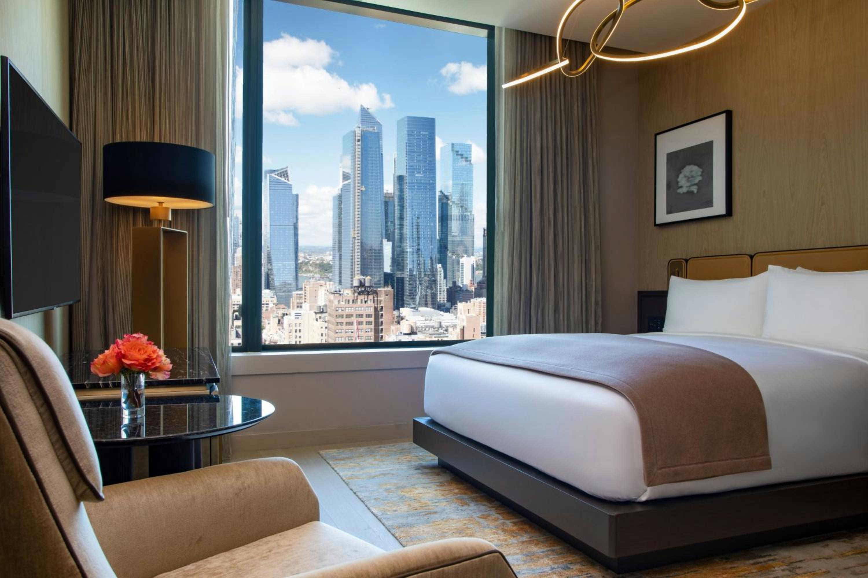 Hudson King Room - High Floor/Hearing Accessible