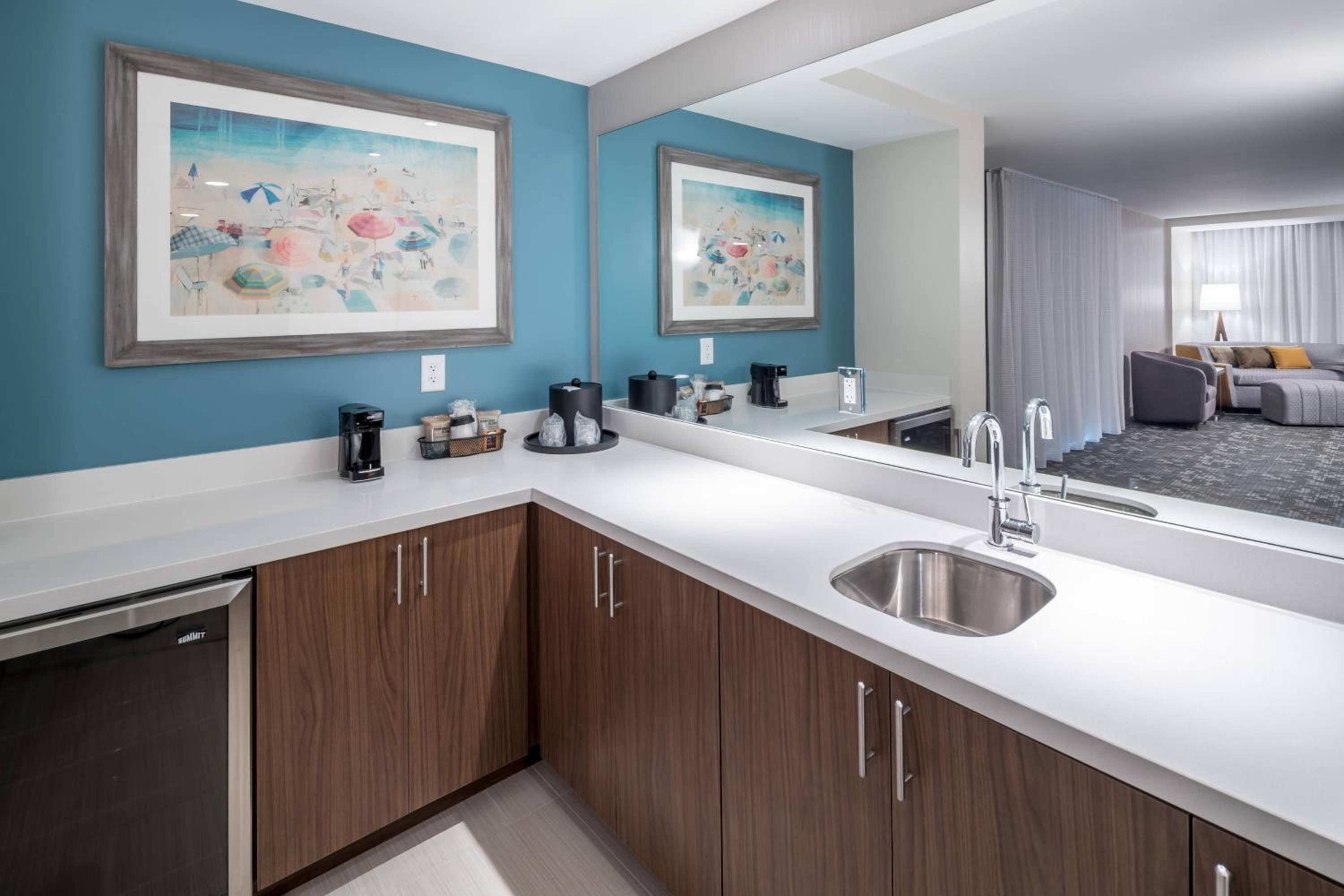 King Suite with Balcony - Communication Assistance