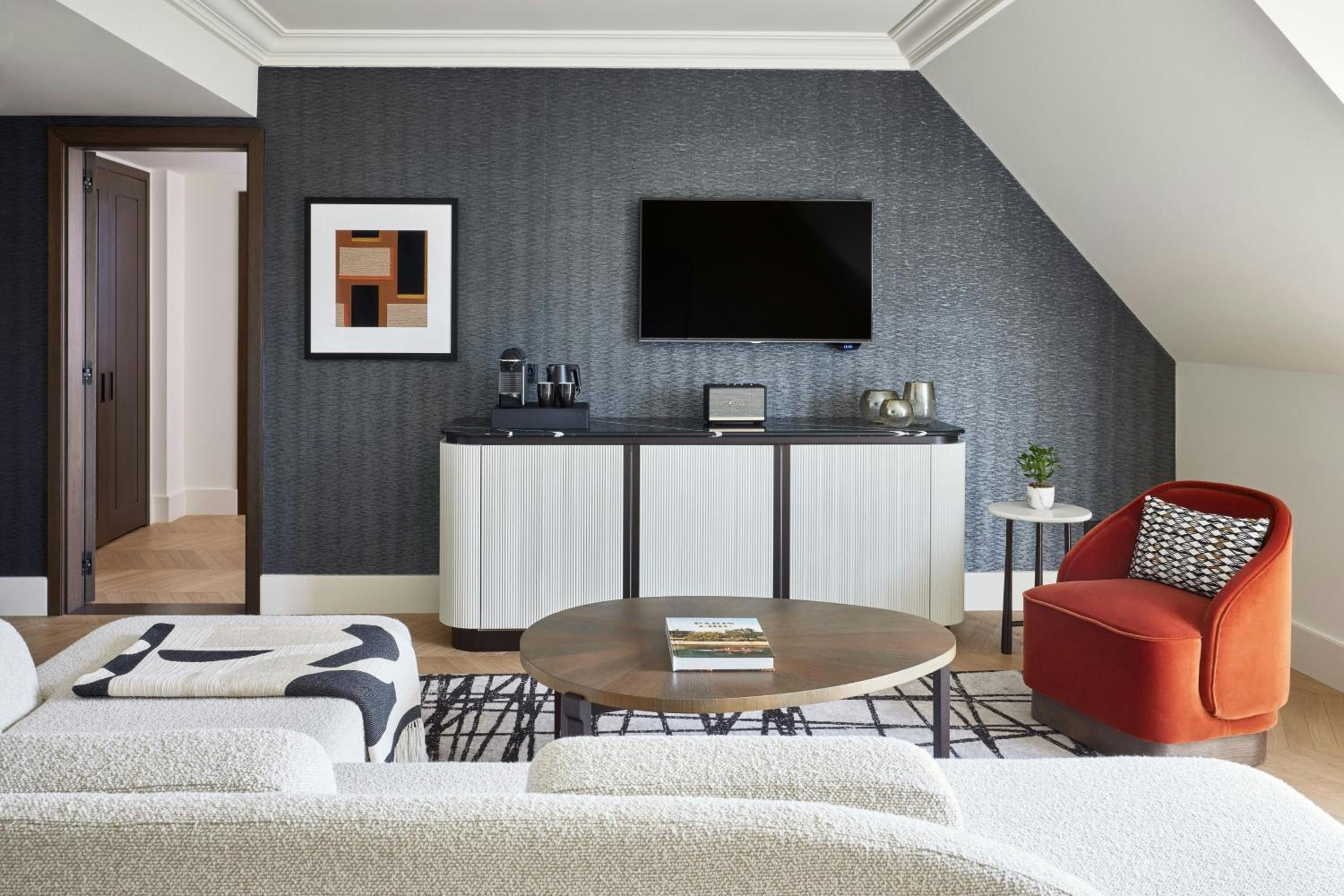 Champs Elysées Signature Suite thumbnail 5
