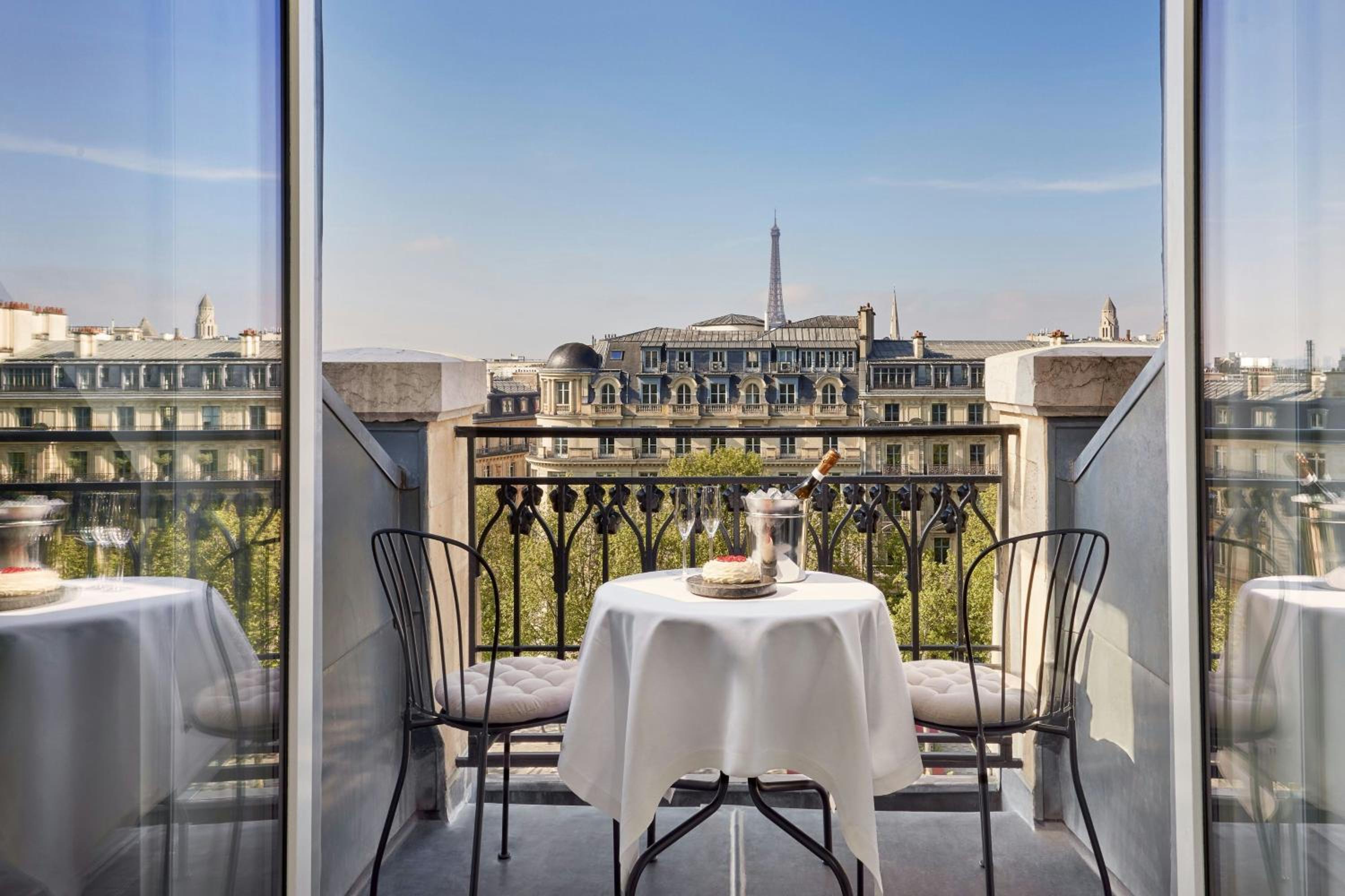 Champs Elysées Signature Suite