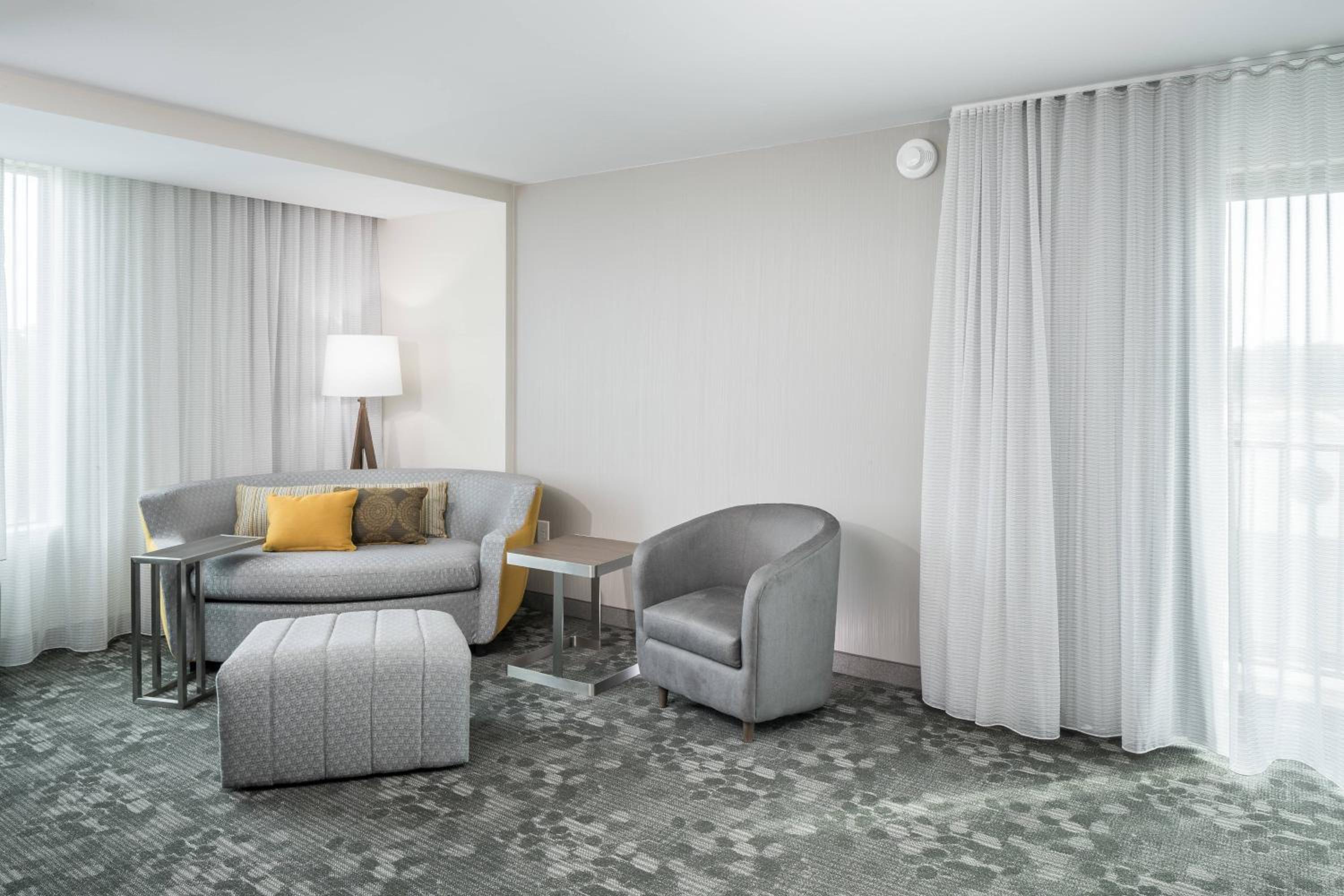 King Suite with Balcony - Communication Assistance