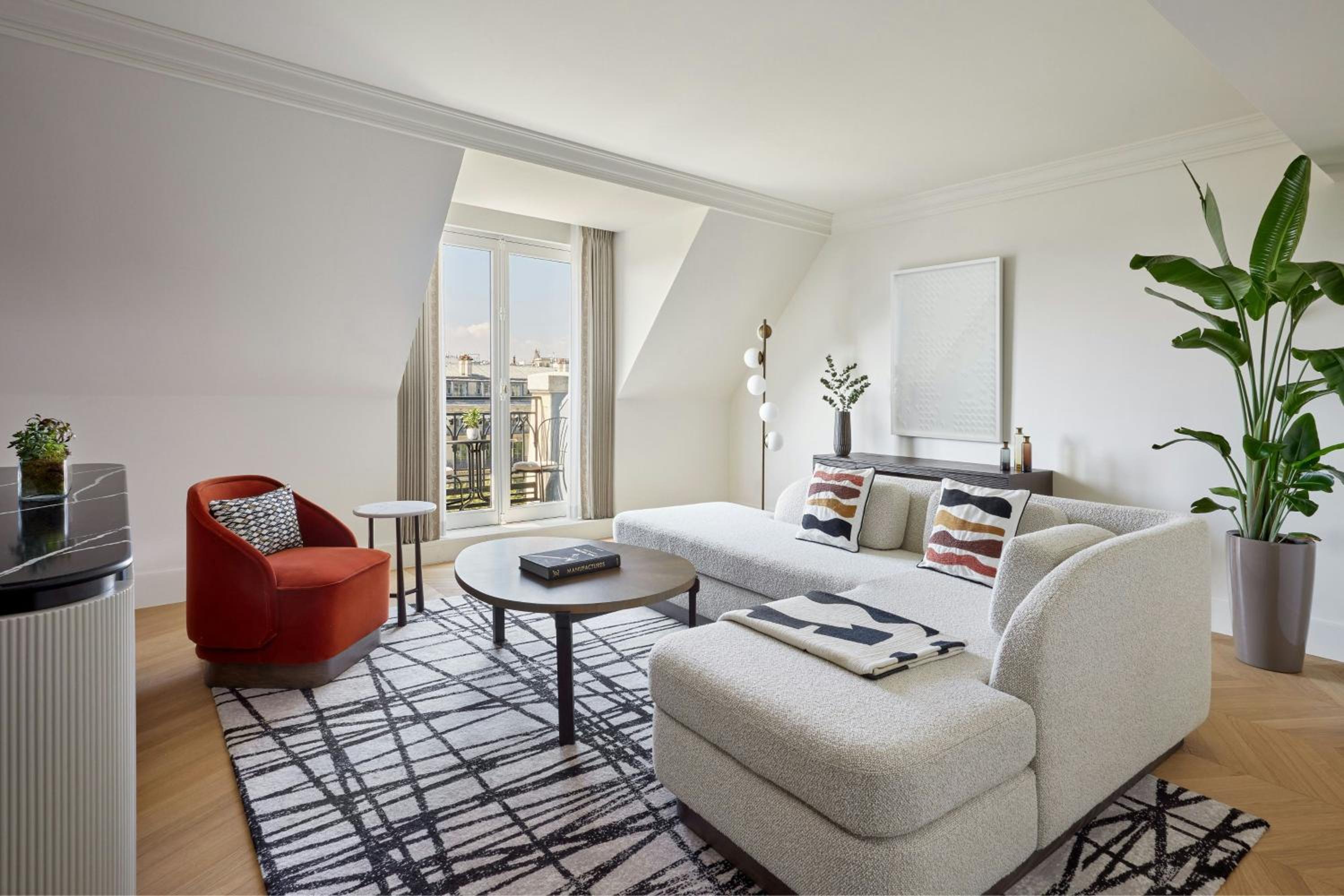 Champs Elysées Signature Suite thumbnail 6