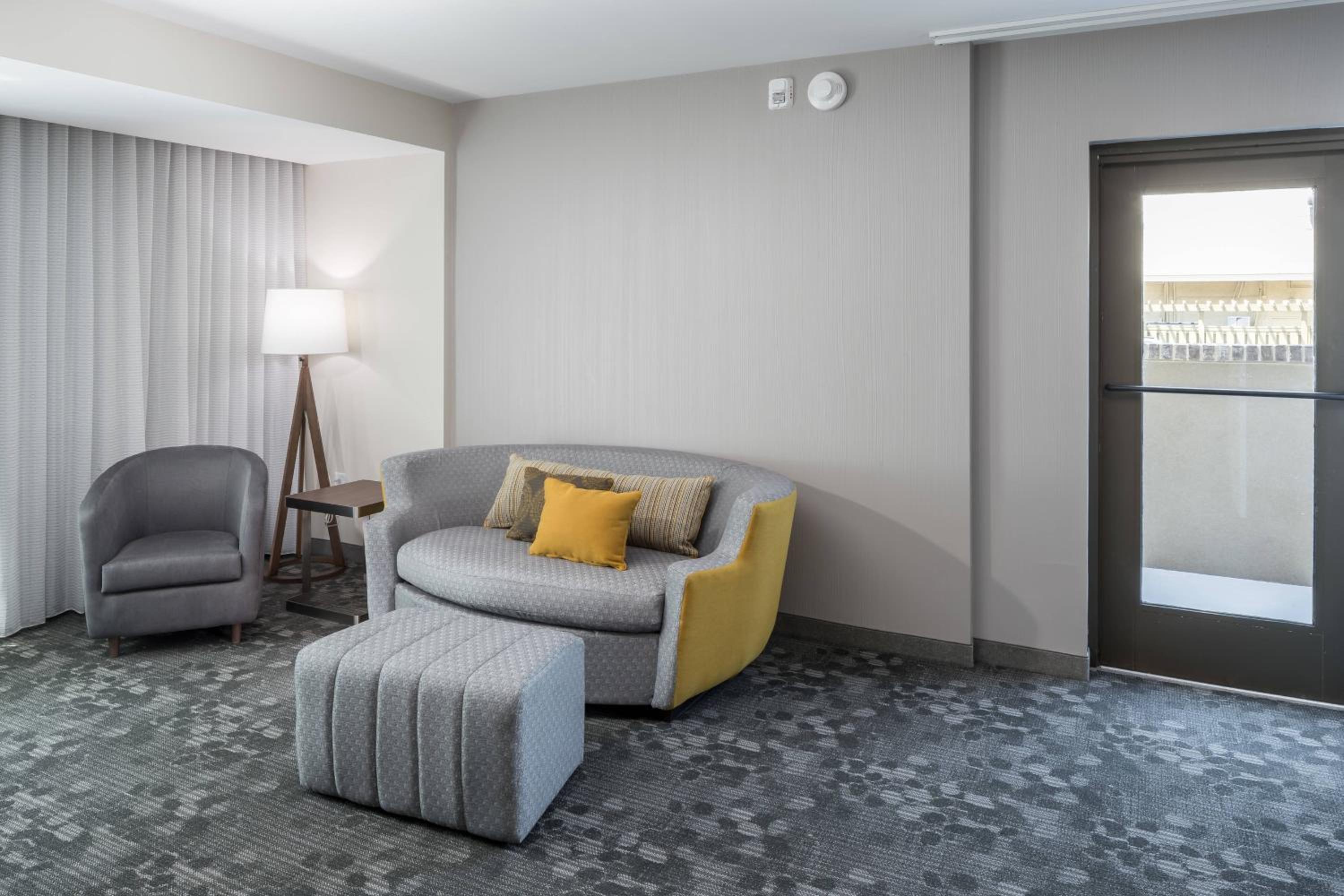 King Suite with Balcony - Communication Assistance