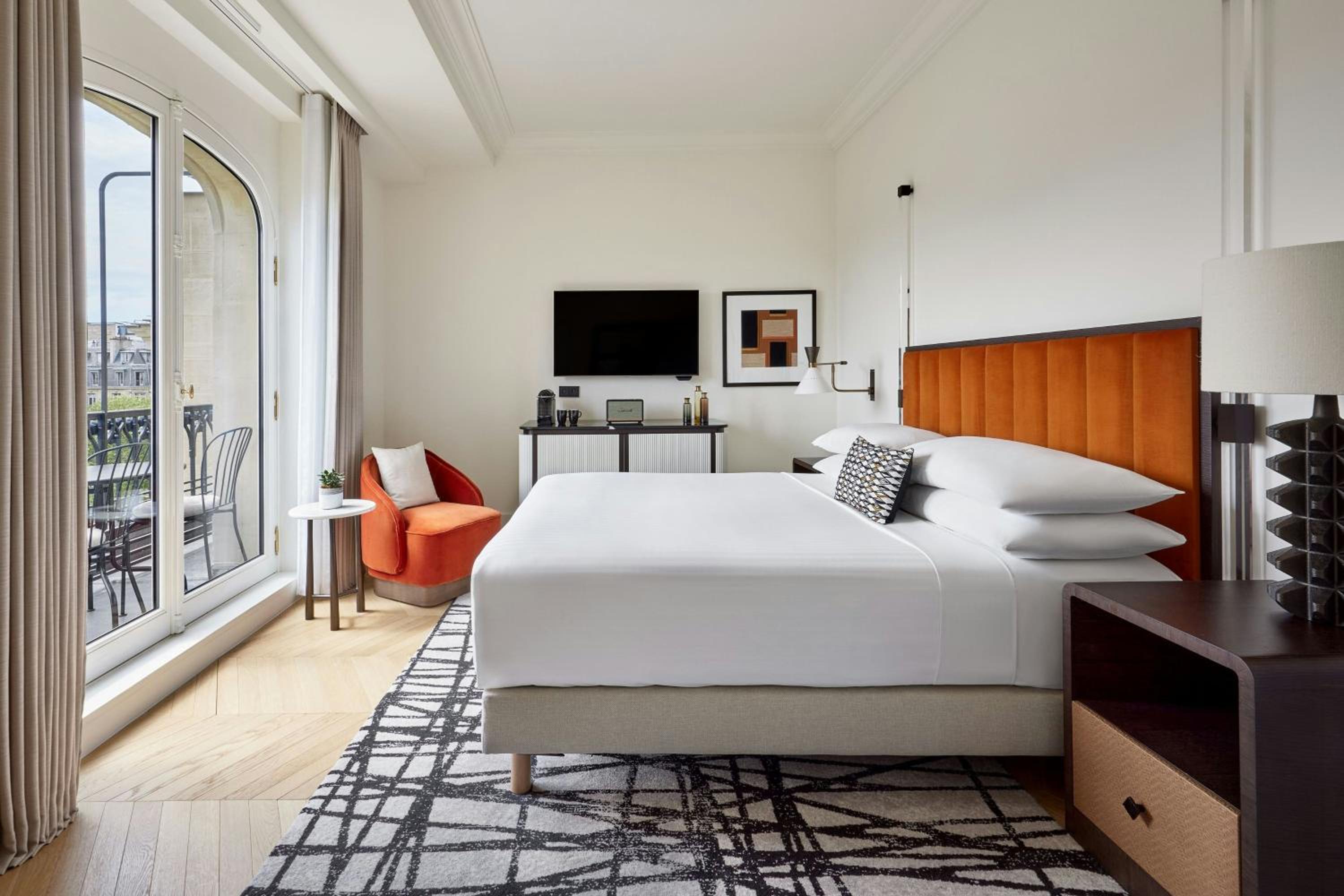 Eiffel Tower Presidential Suite thumbnail 6