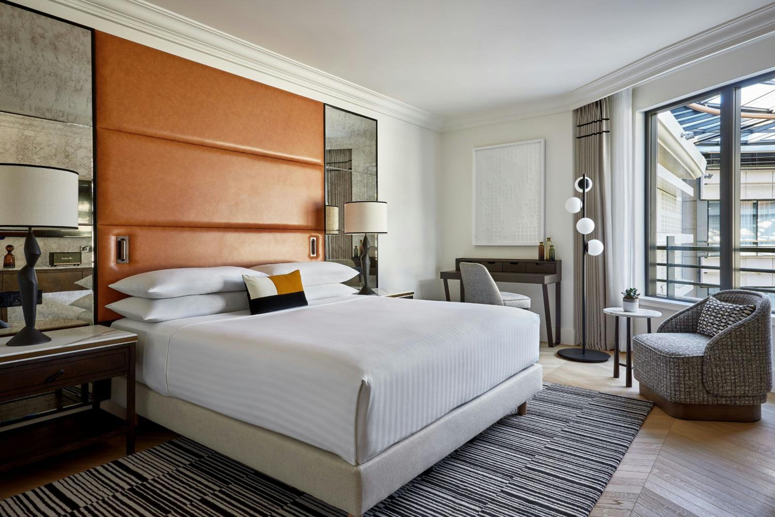Grand Atrium Suite thumbnail 5