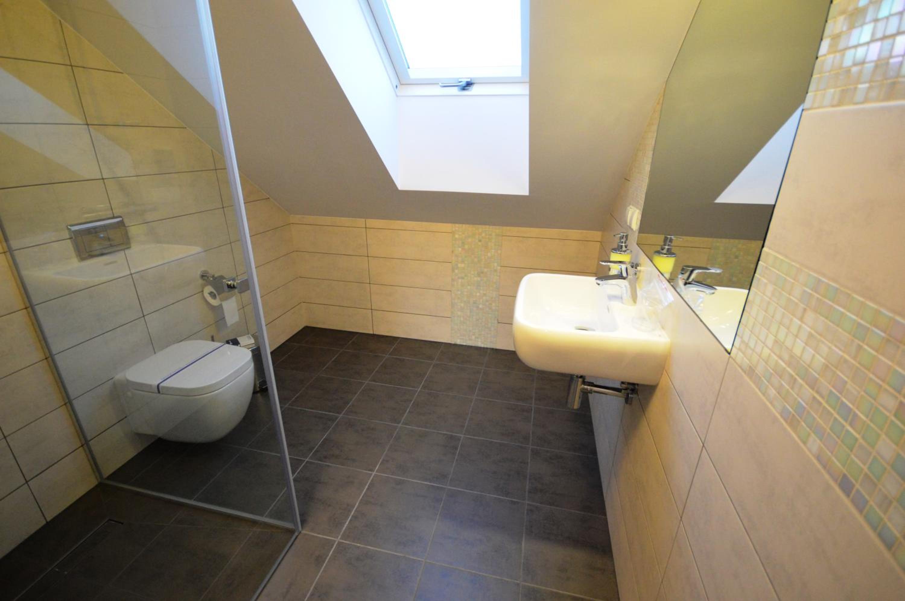 Studio - Split Level - Photo 7