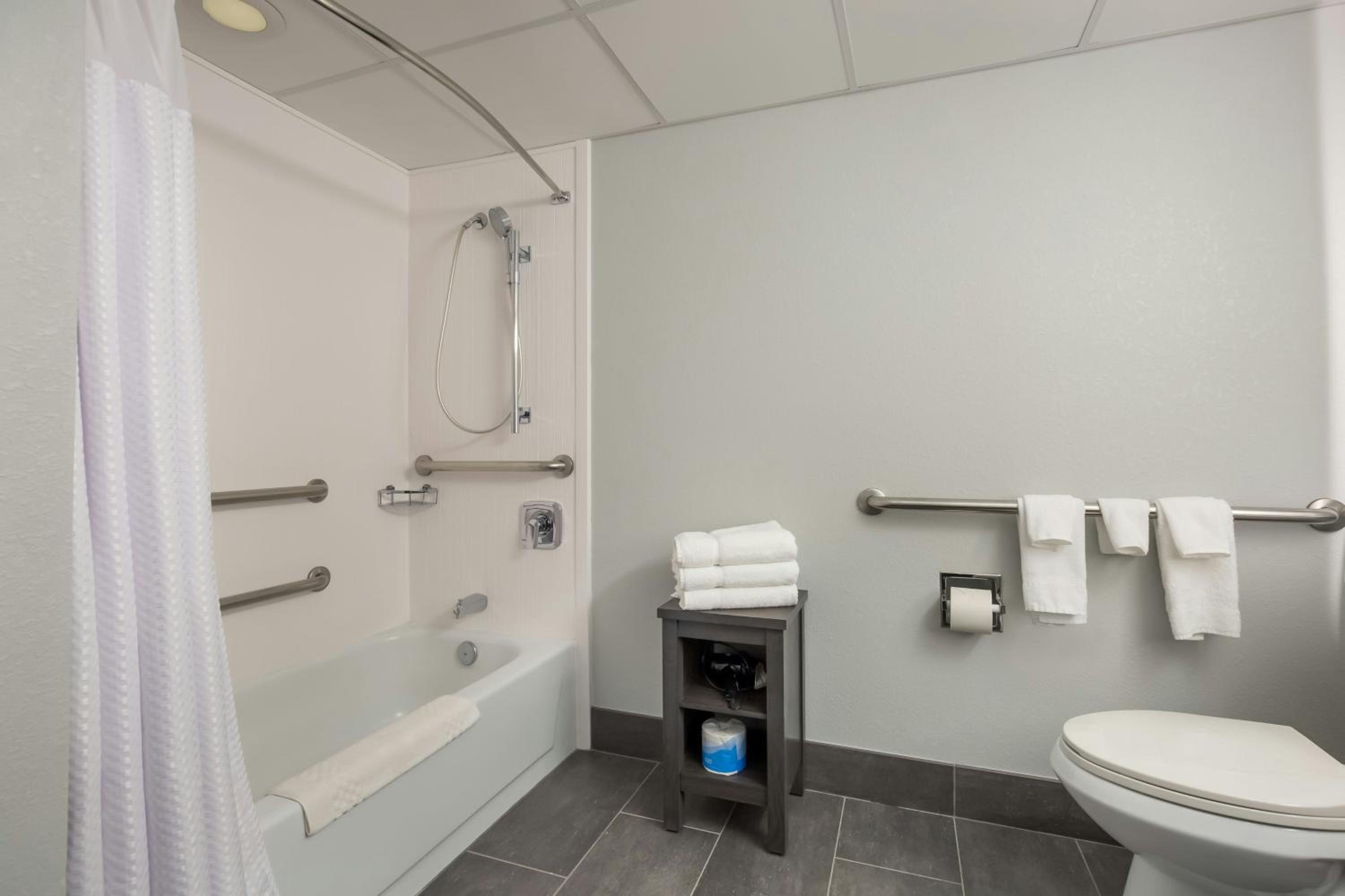 King Room with Bathtub - Mobility Access - Photo 2