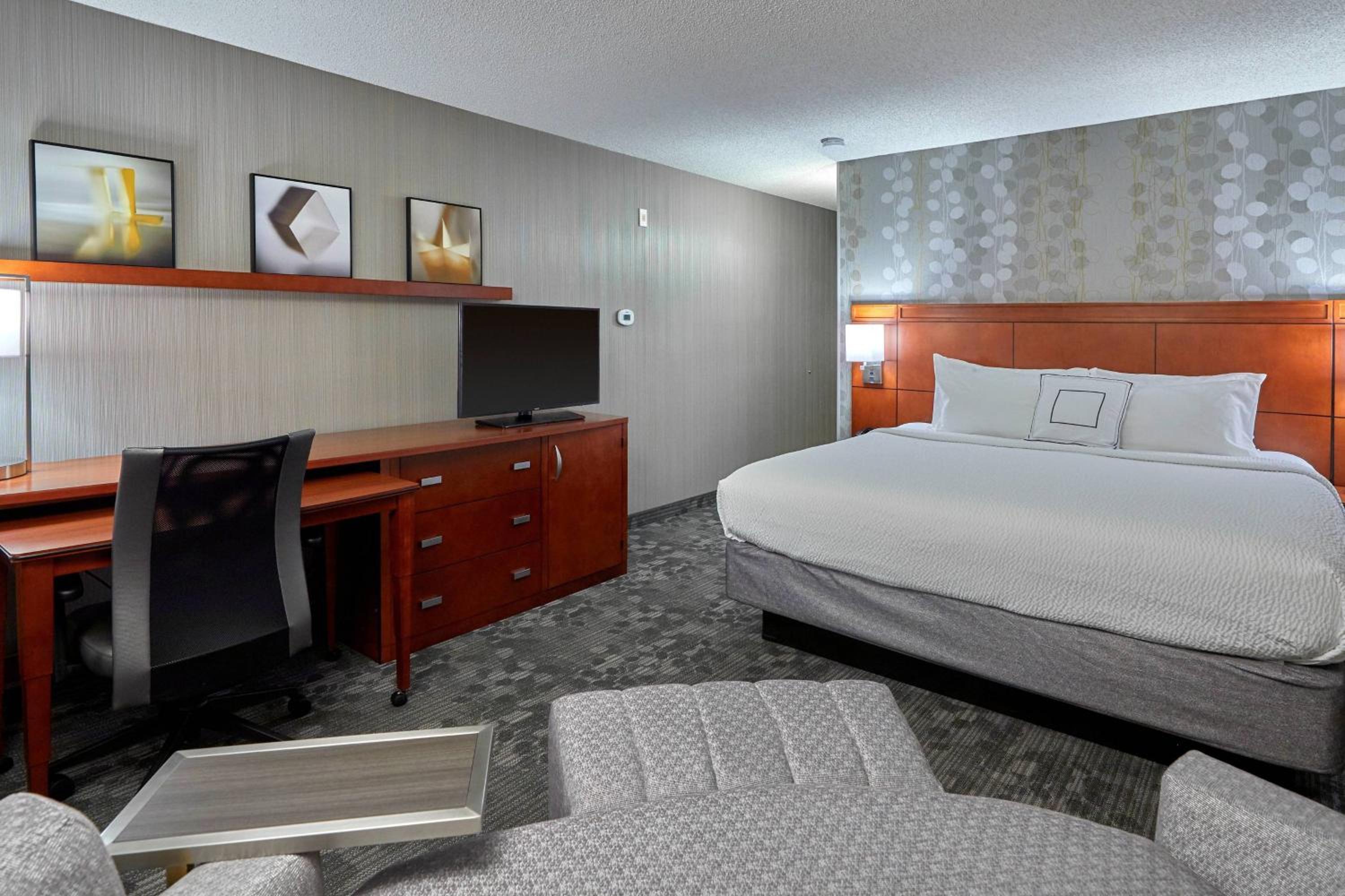 King Room with Sofa Bed and Adapted Tub - Mobility and Hearing Accessible