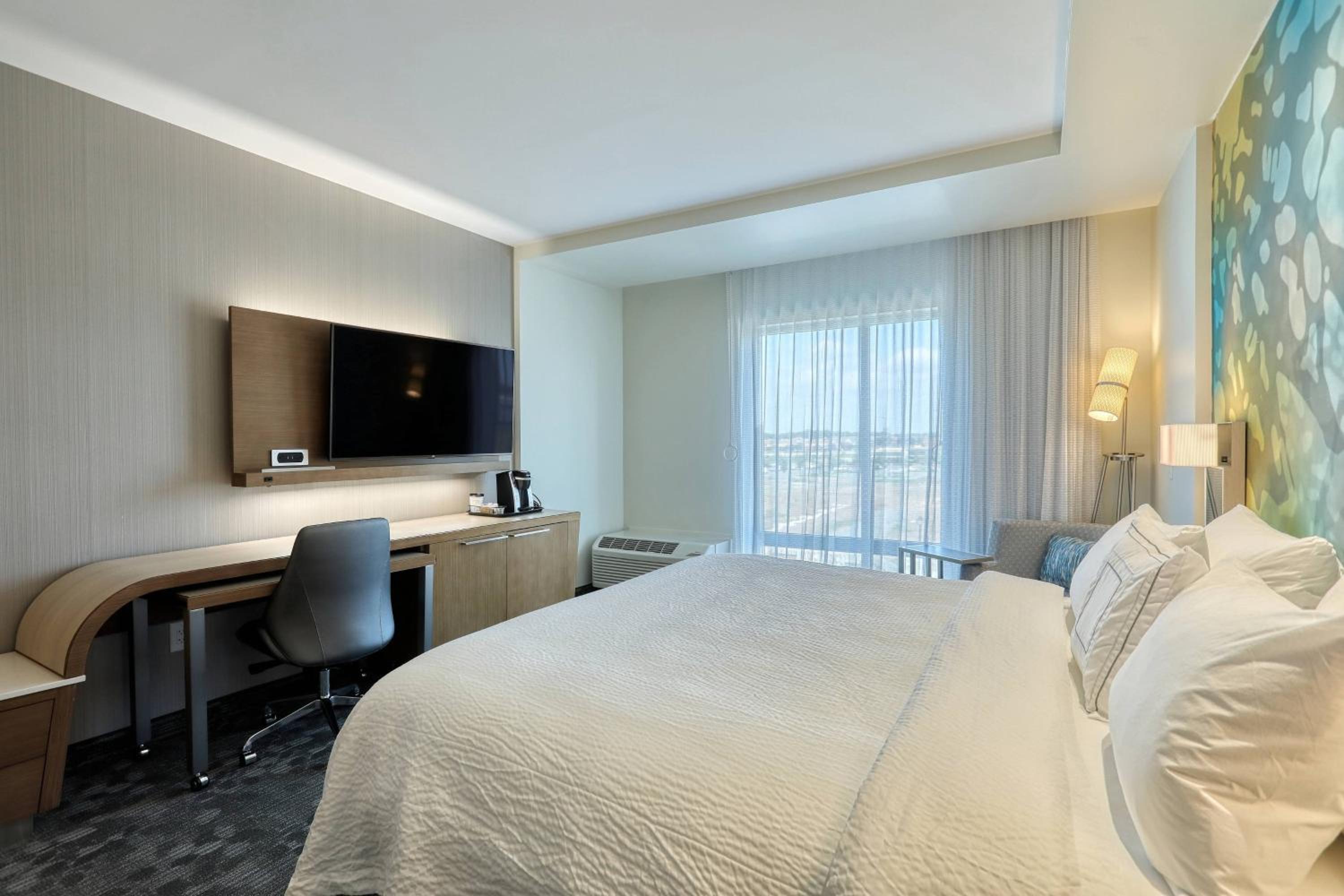 King Room with Adapted Tub - Mobility and Hearing Accessible