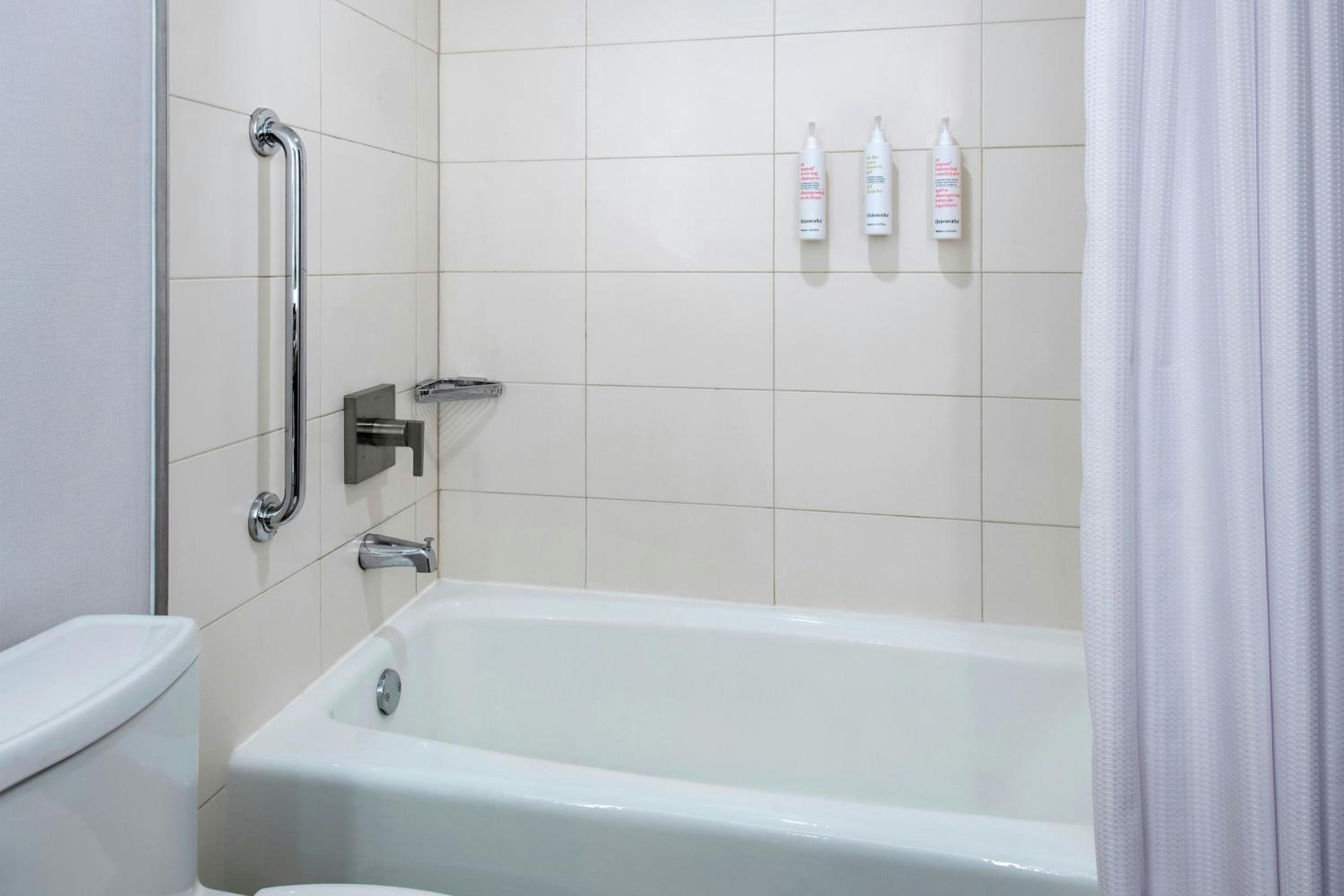 King Room with Adapted Tub - Mobility and Hearing Accessible - Photo 7