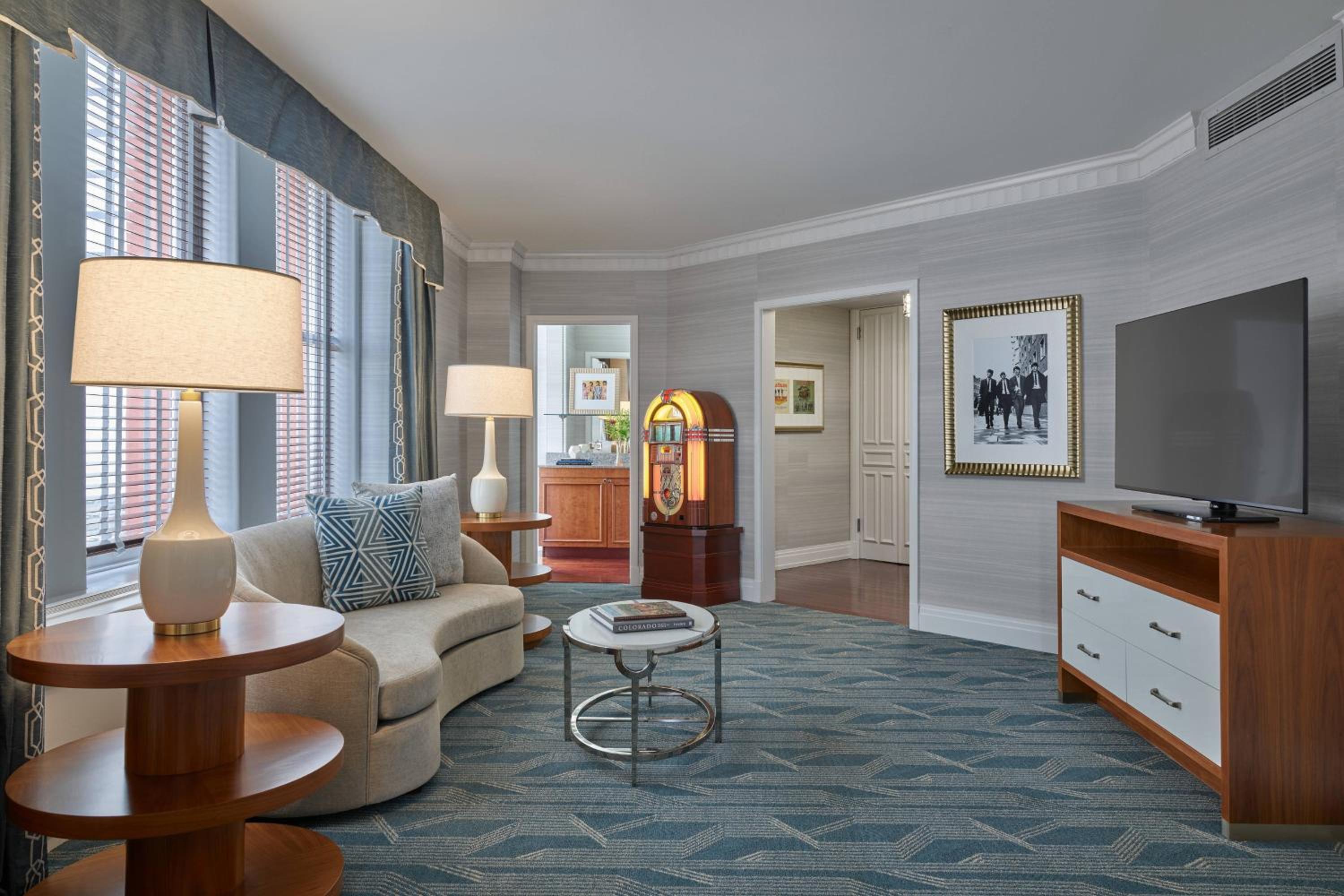 One-Bedroom Beatles King Suite with City View
