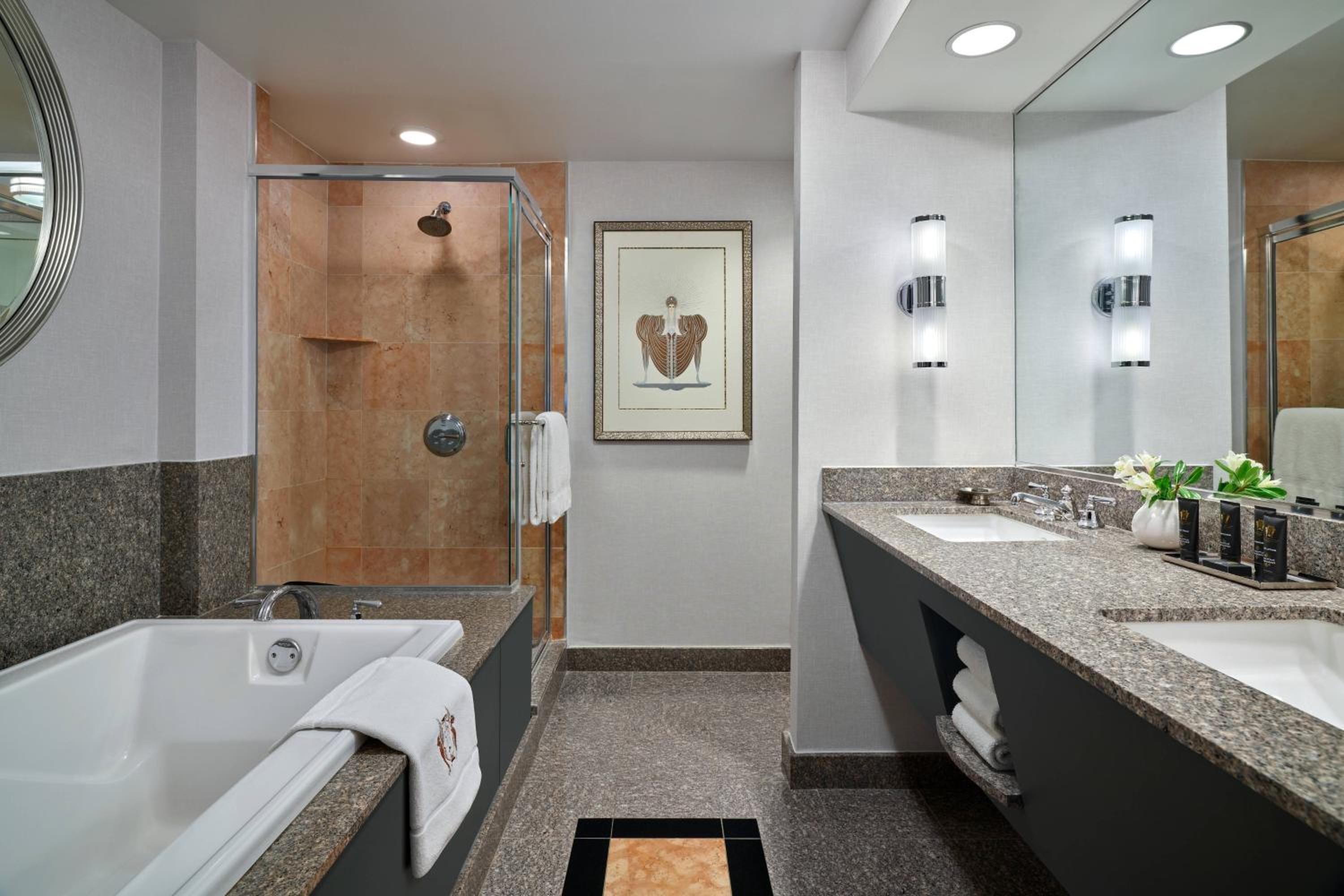 One-Bedroom Royal King Suite with City View thumbnail 5