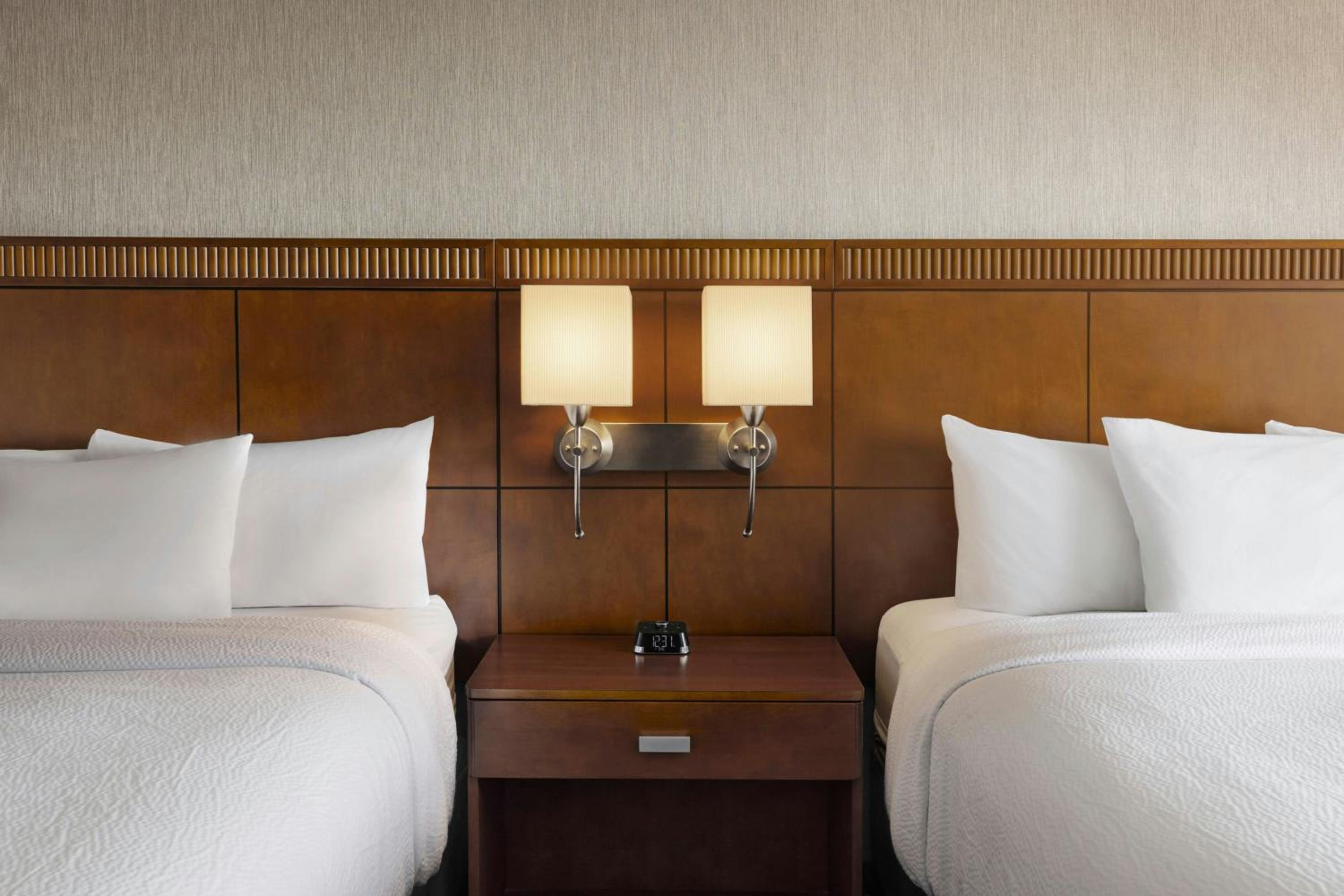 Queen Room with Two Queen Beds - Hearing Accessible