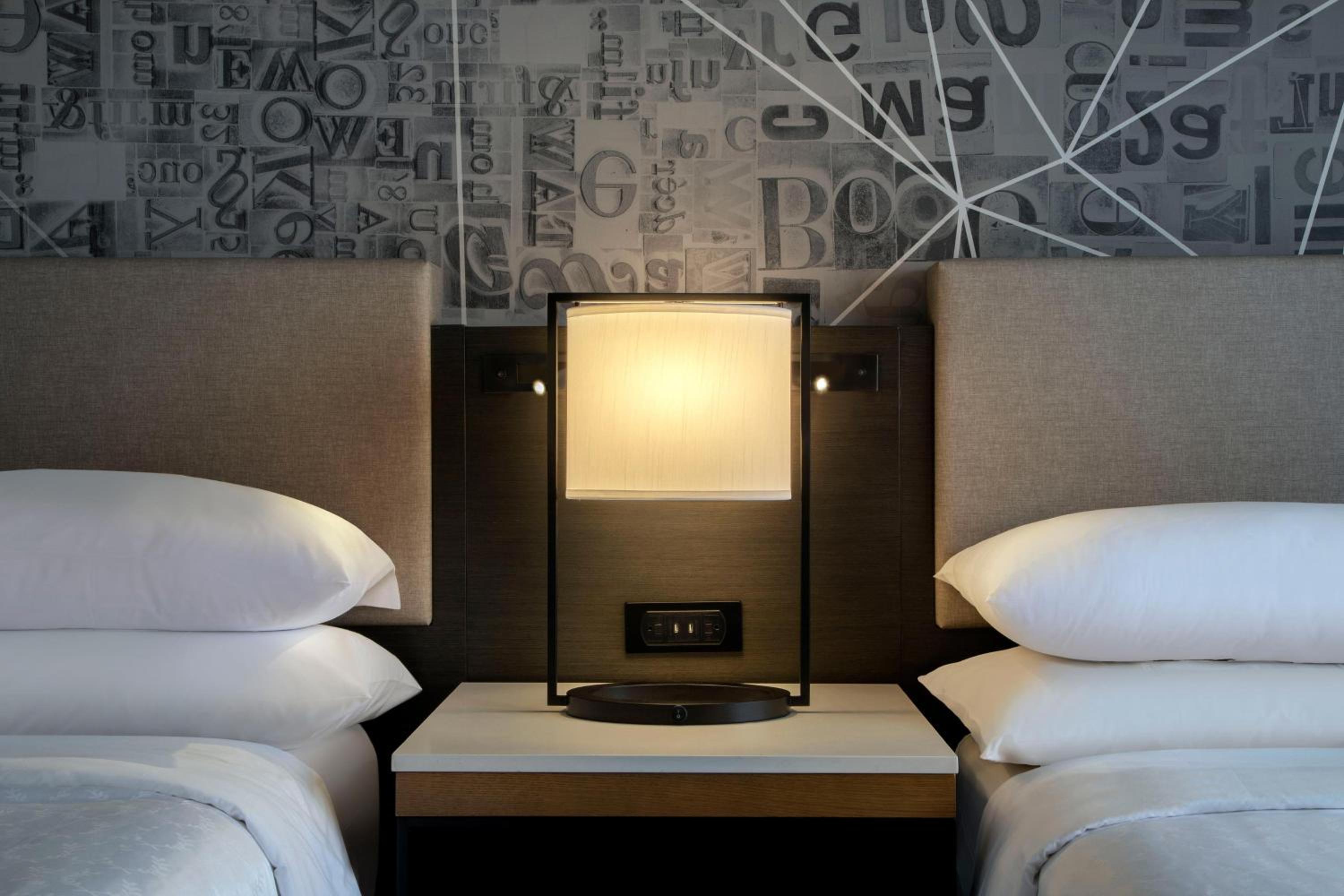 Double Room with Two Double Beds and Roll-n Shower - Mobility and Hearing Accessible - Photo 3