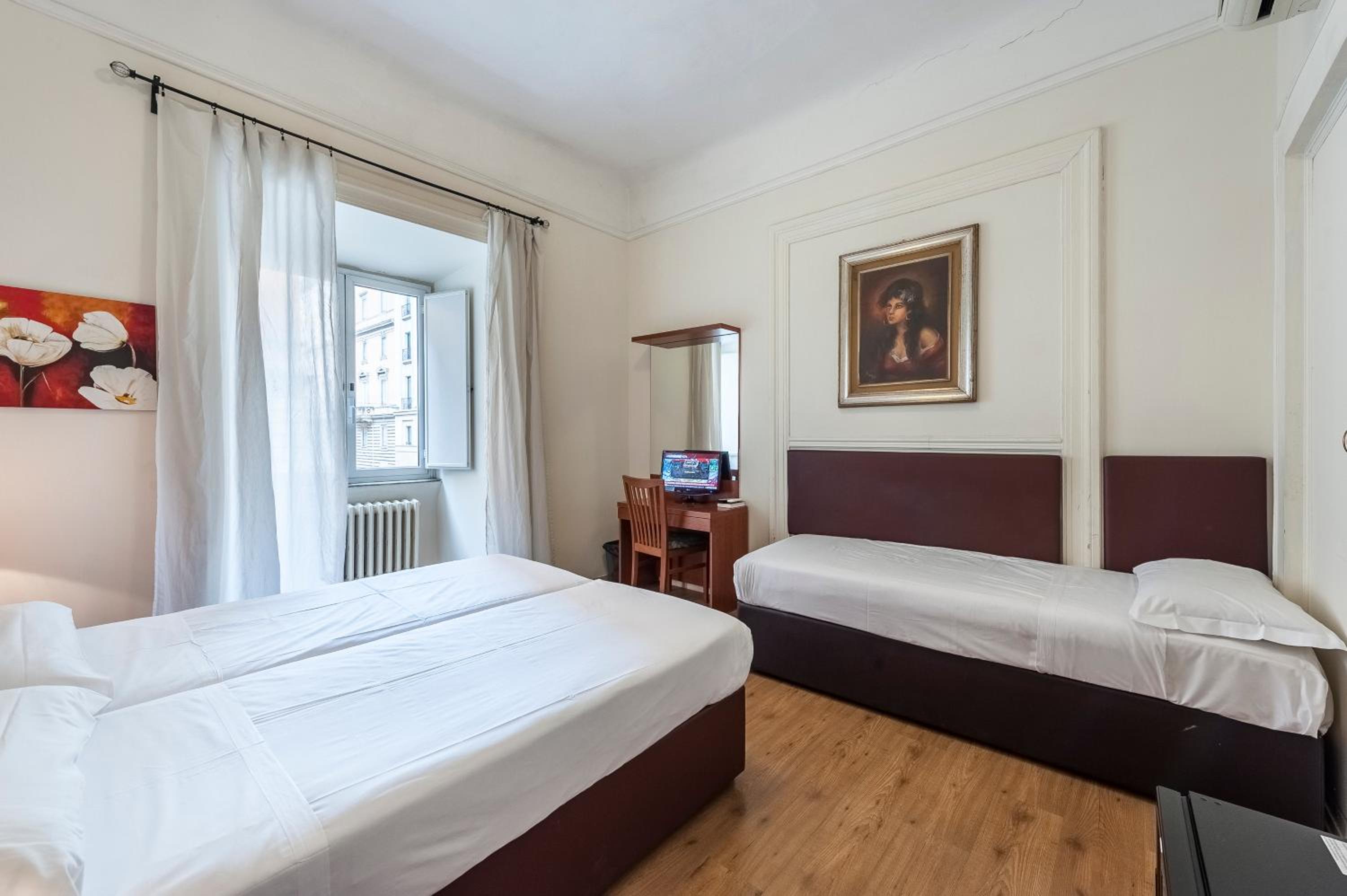 Economy Triple Room photo 1