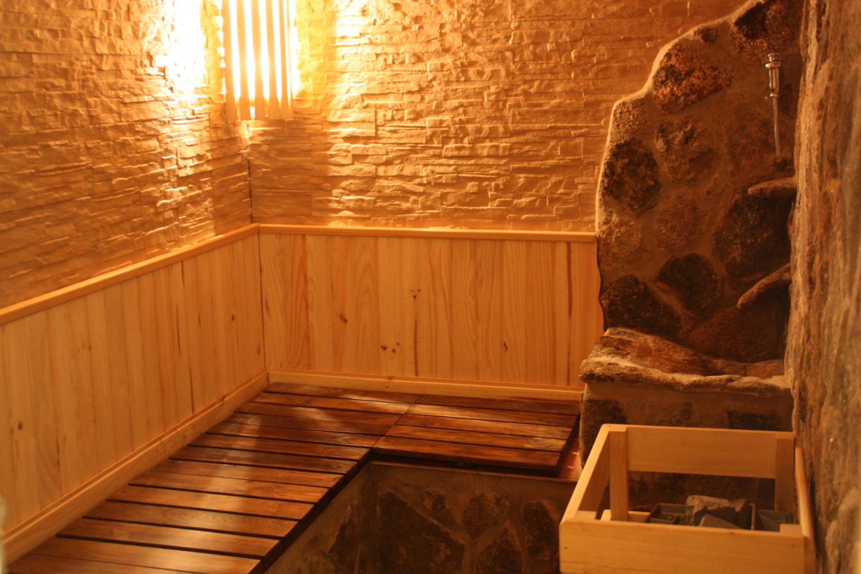 Five-Bedroom House photo 3