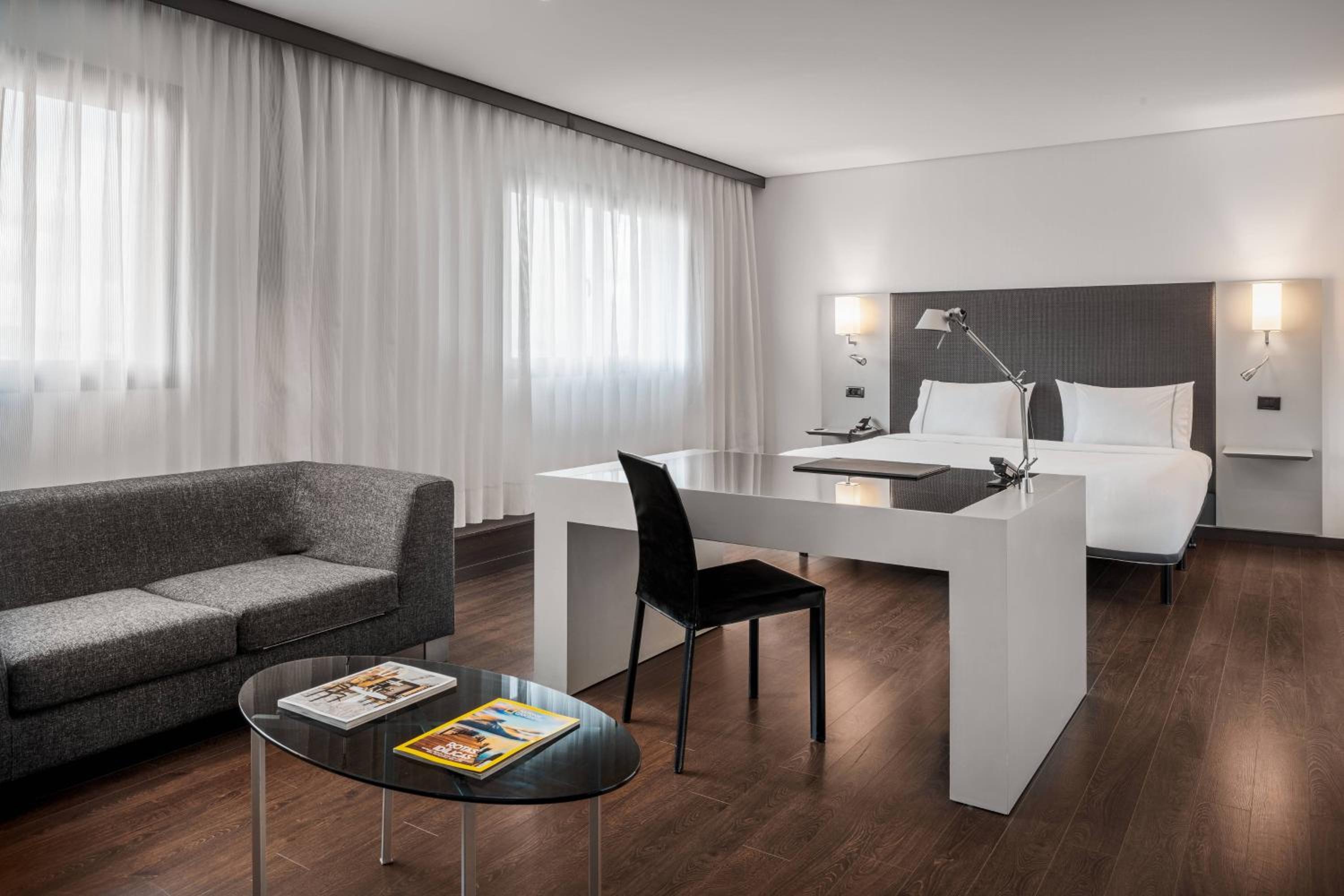 Superior Family King Room with Sofa Bed photo 1