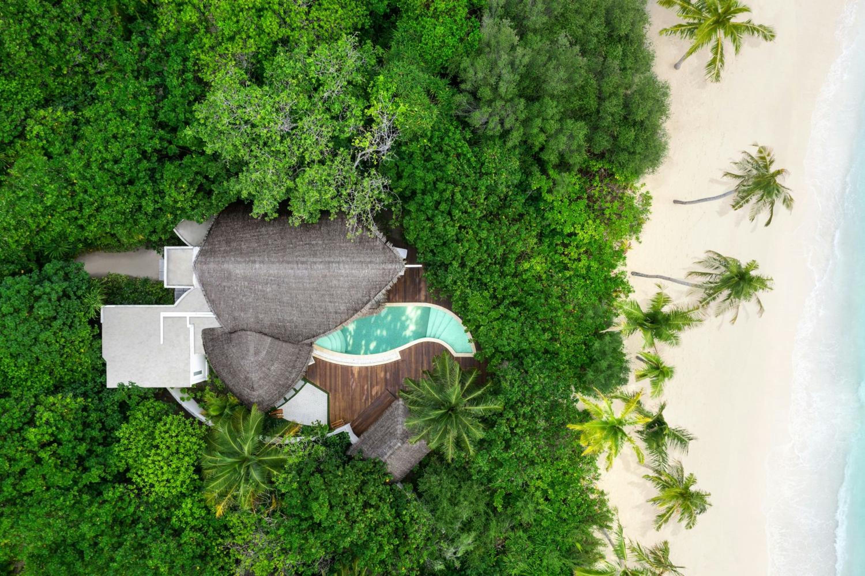 Overwater &amp; Beach Escape One-Bedroom Villa photo 3