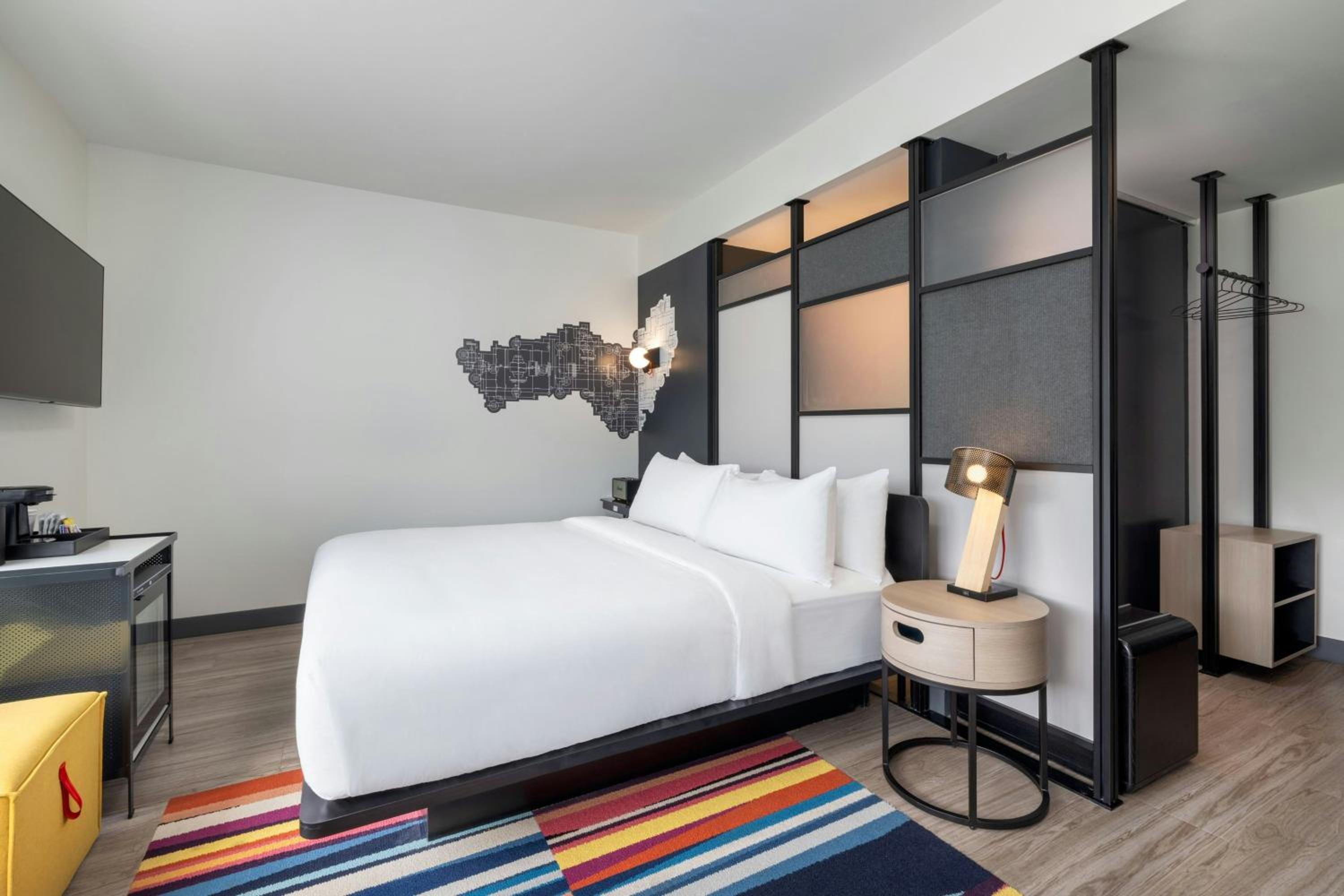 King Room - Hearing Accessible photo 1