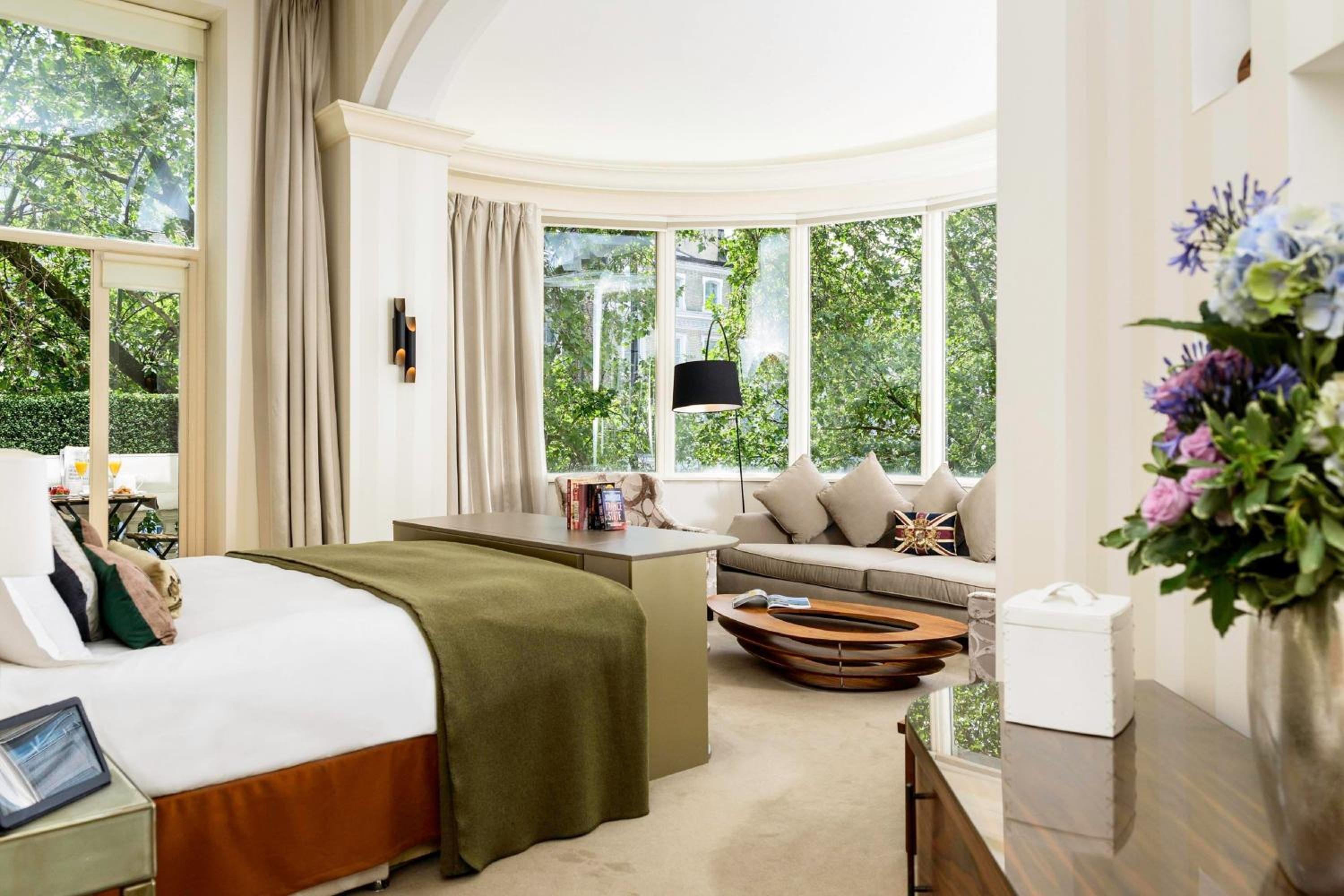 King Suite with Balcony photo 3