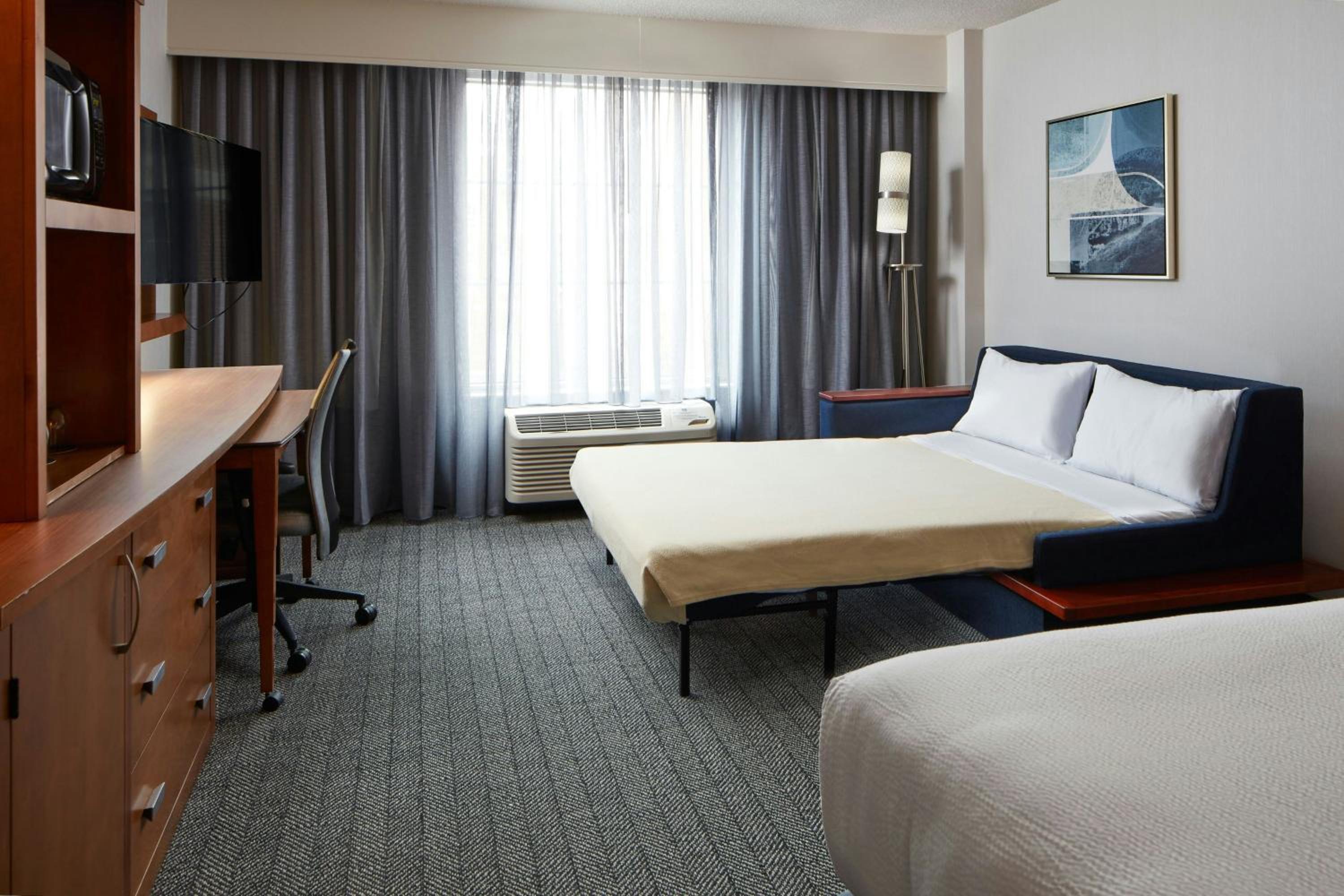 King Room with Sofa Bed and Adapted Tub - Mobility and Hearing Accessible - Photo 3
