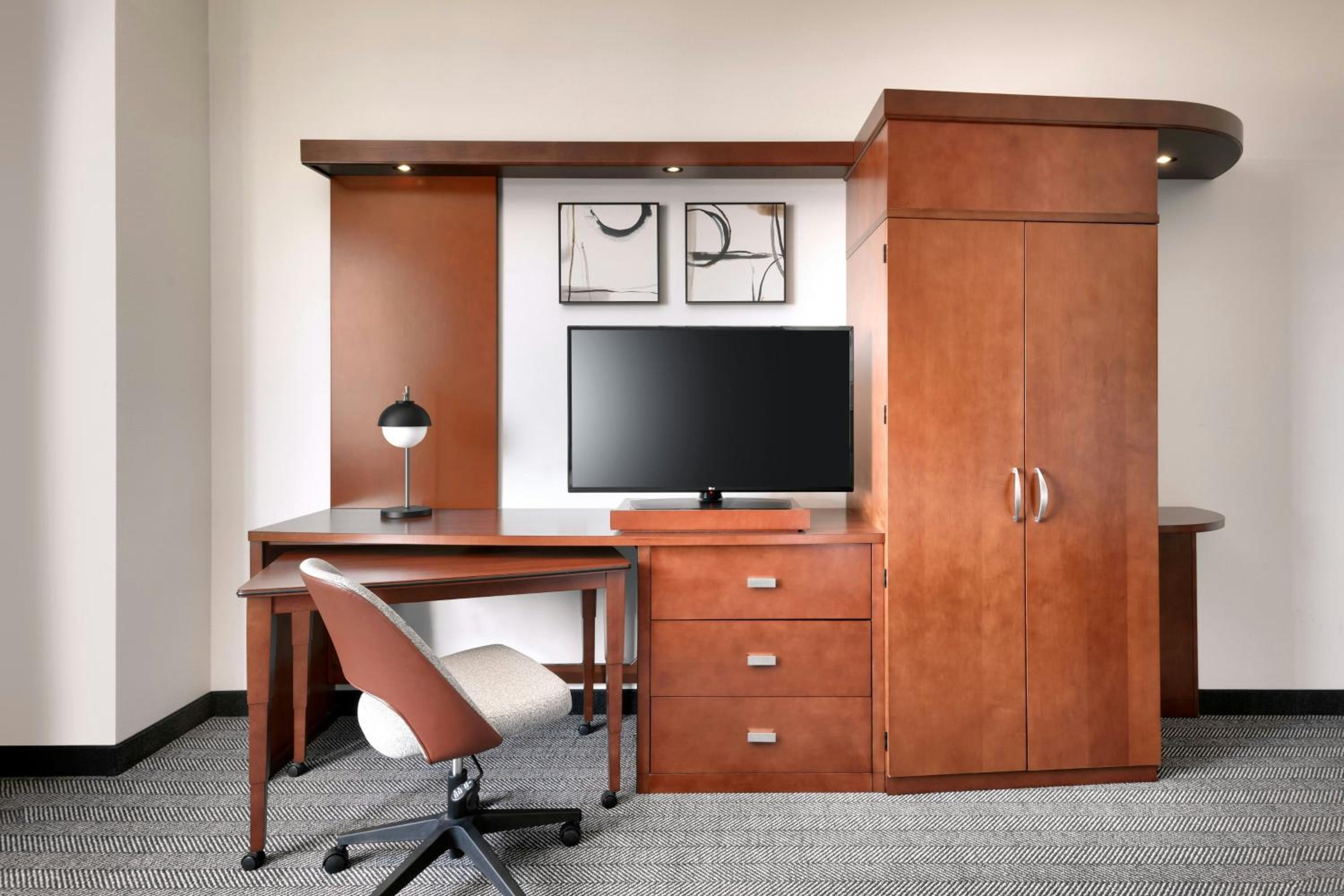 King Suite with Sofa Bed - Hearing Accessible photo 3