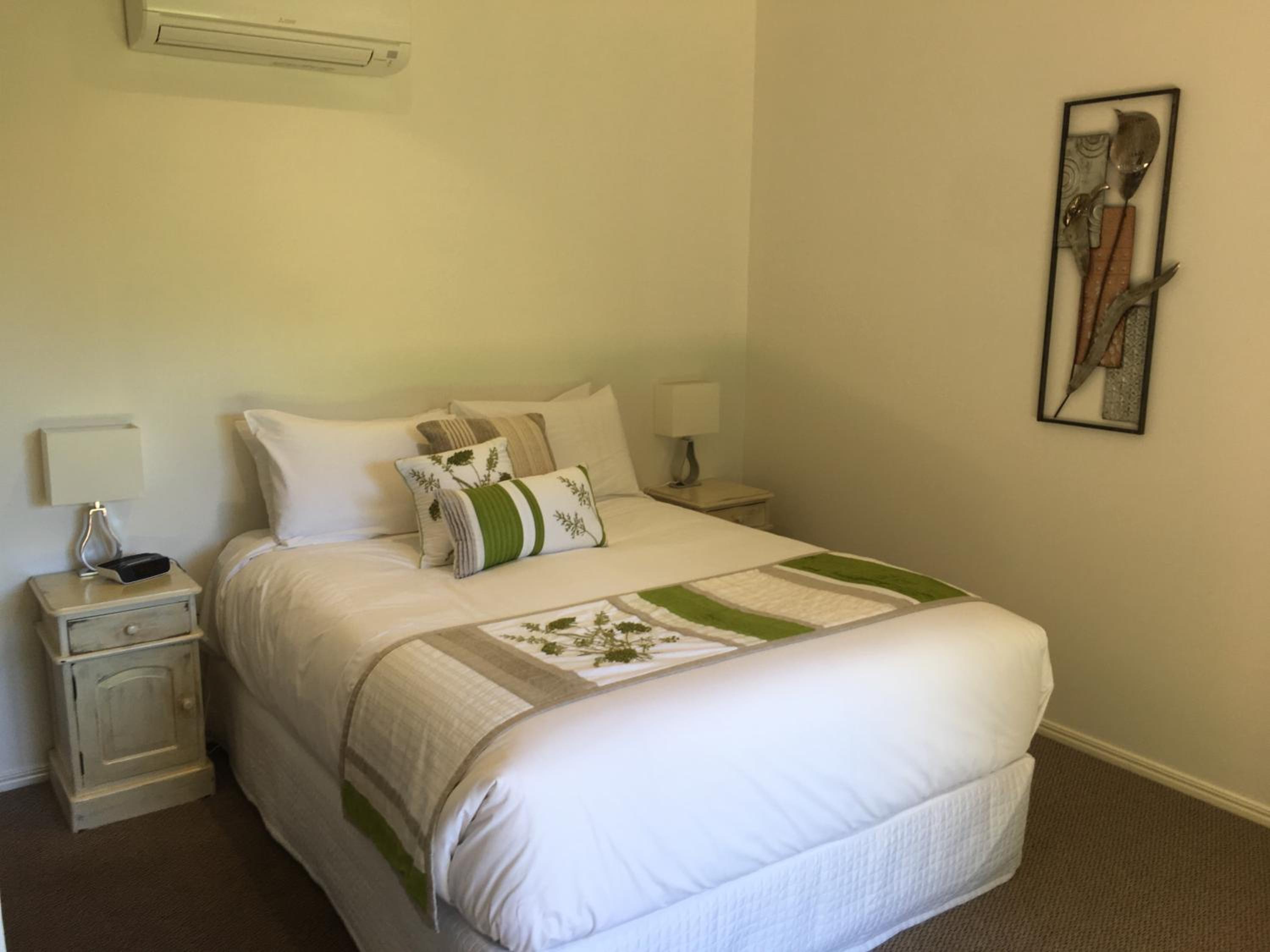 Queen Room - Disability Access photo 2