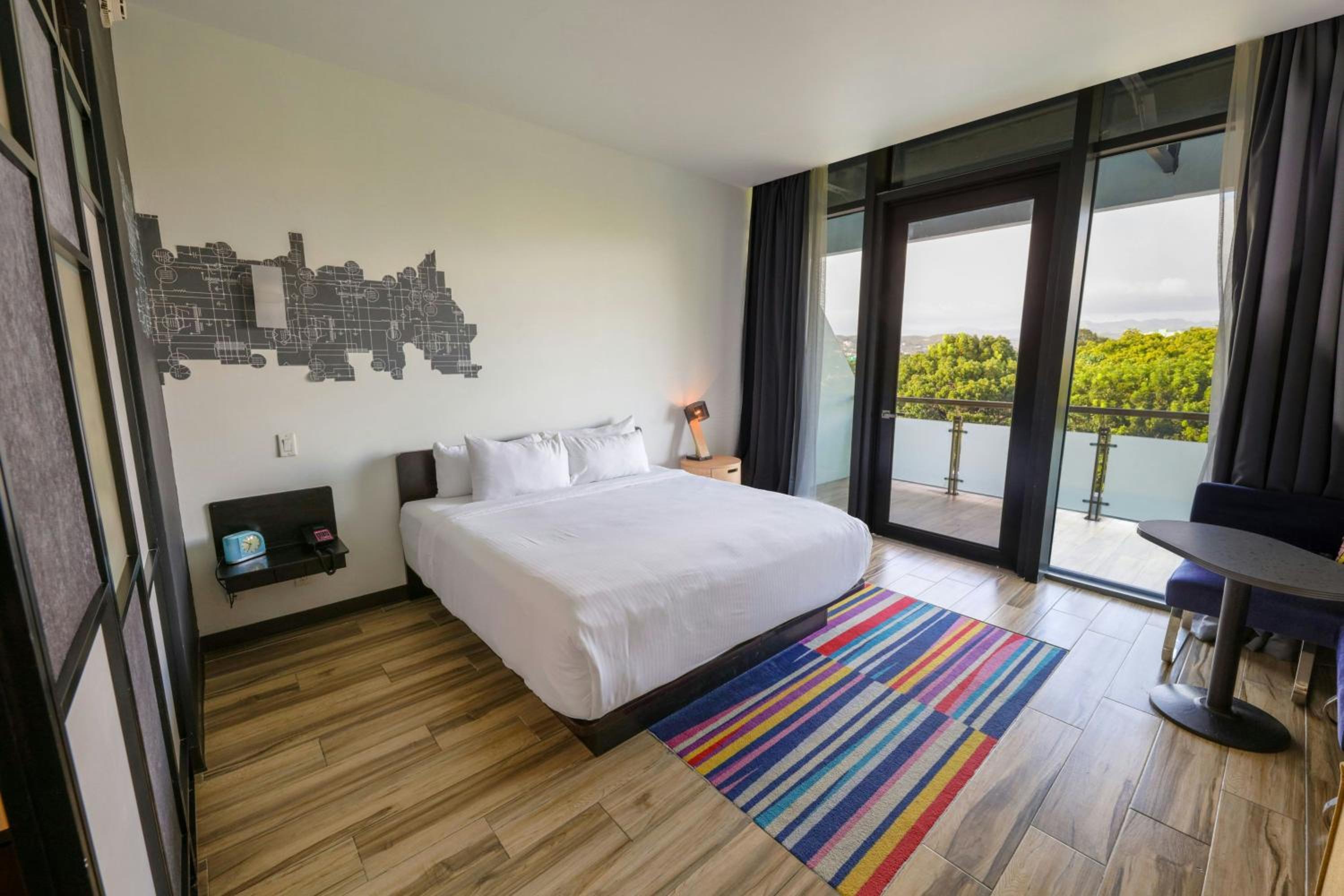 King Room with Balcony - Photo 2
