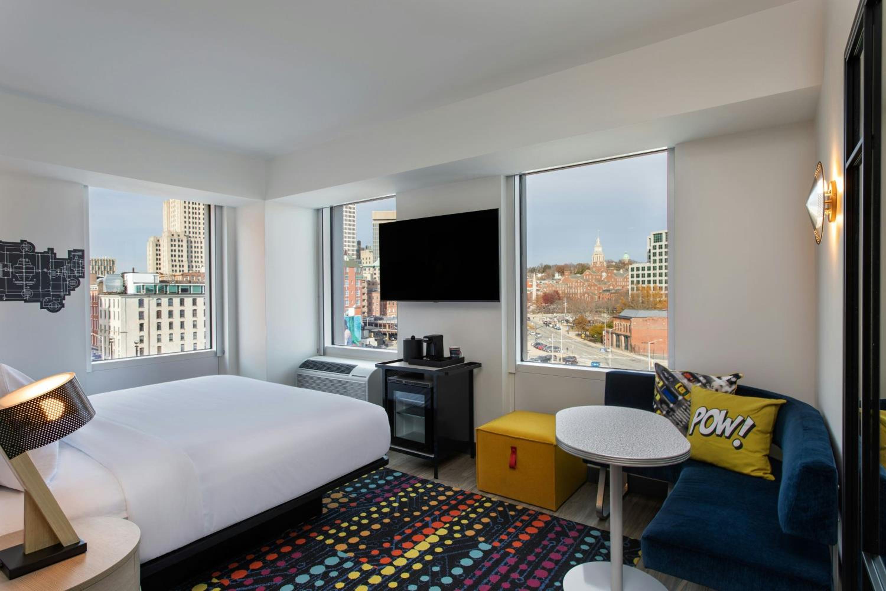 Guest Room with One King Bed and City View - Photo 2