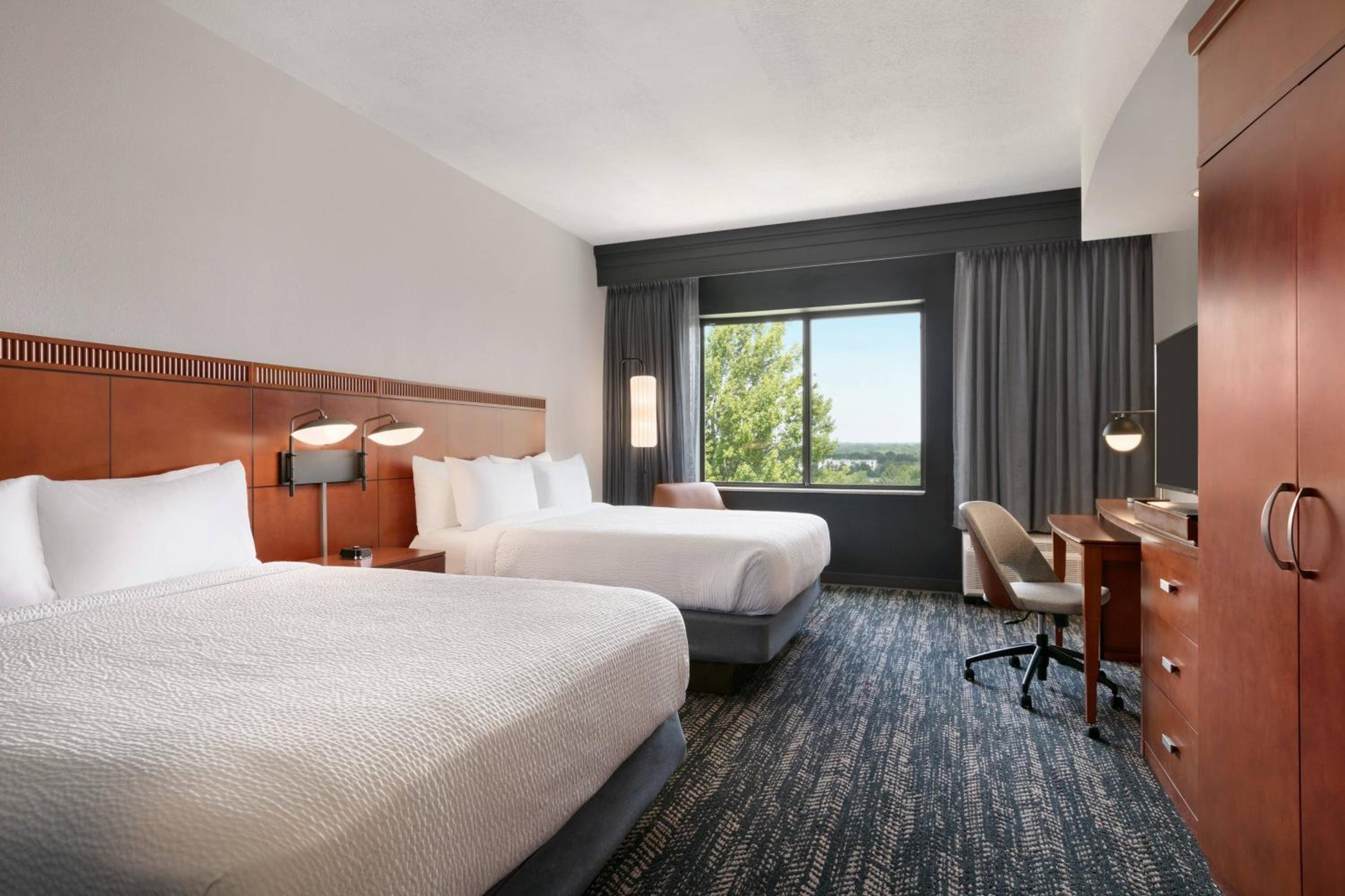 Queen Room with Two Queen Beds - Photo 1