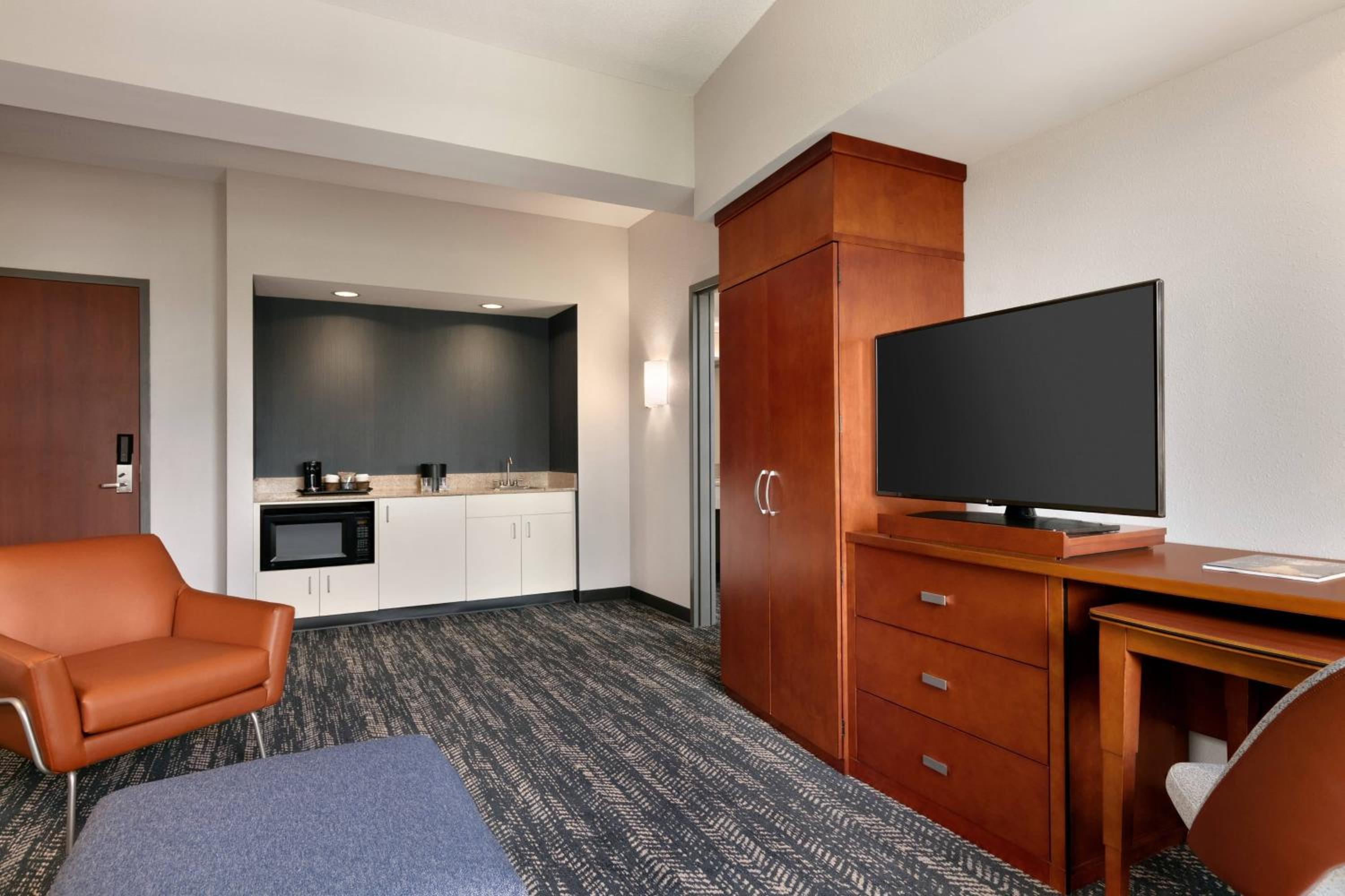 One-Bedroom King Suite with Sofa Bed - Photo 2