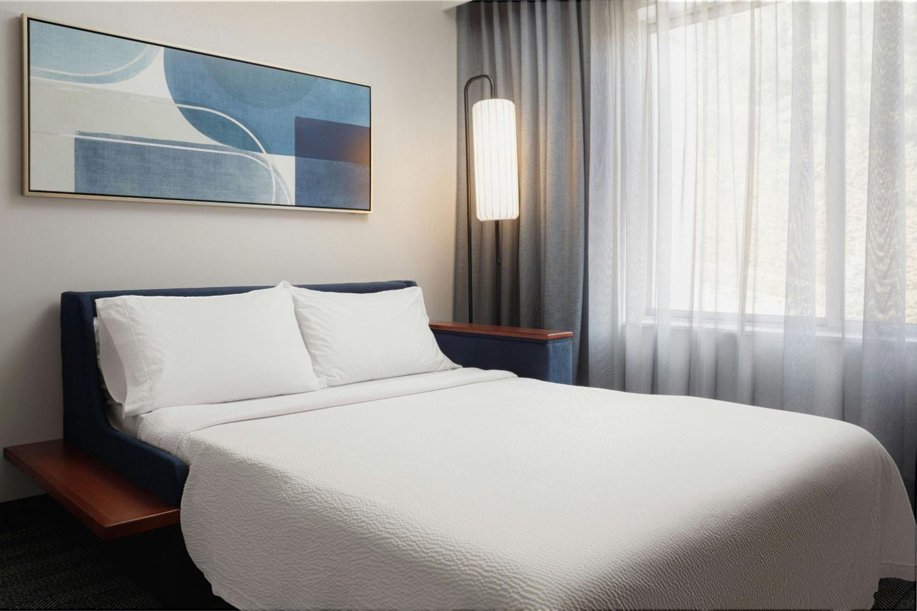 King Room with Sofa Bed - Hearing Accessible - Photo 2