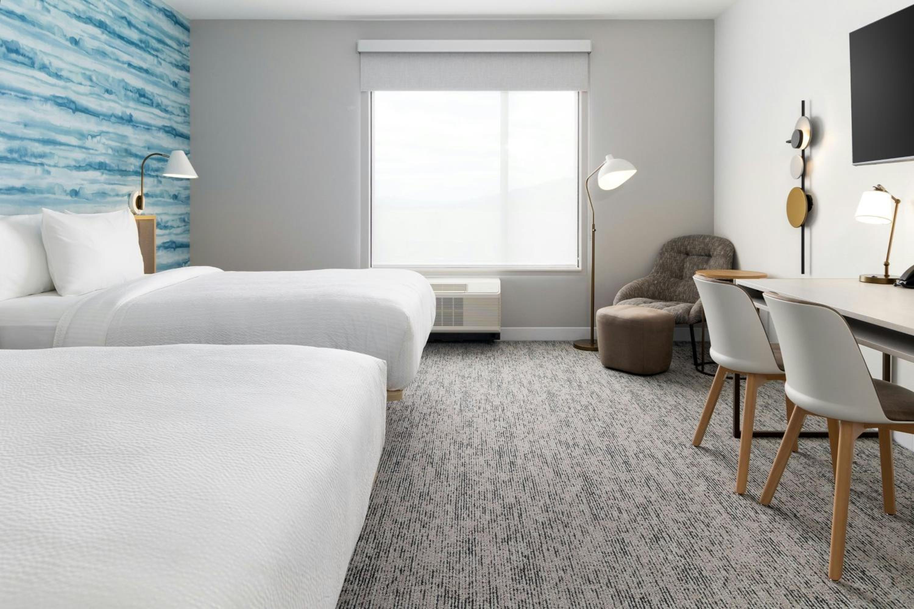 Studio with Two Queen Beds - Hearing Accessible photo 2
