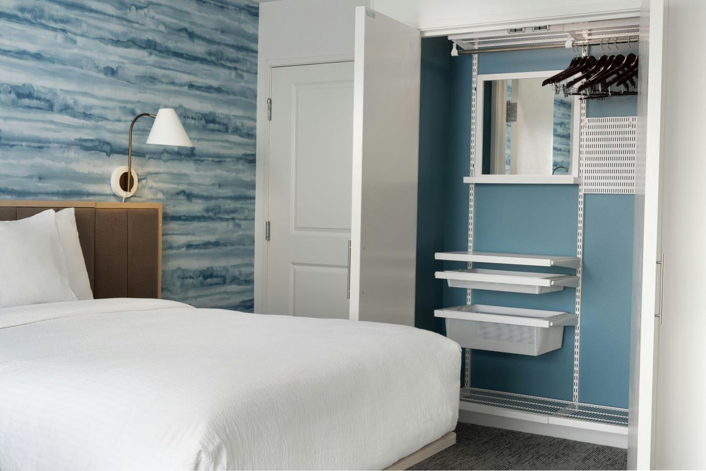 King Studio with Sofa Bed - Hearing Accessible - Photo 3