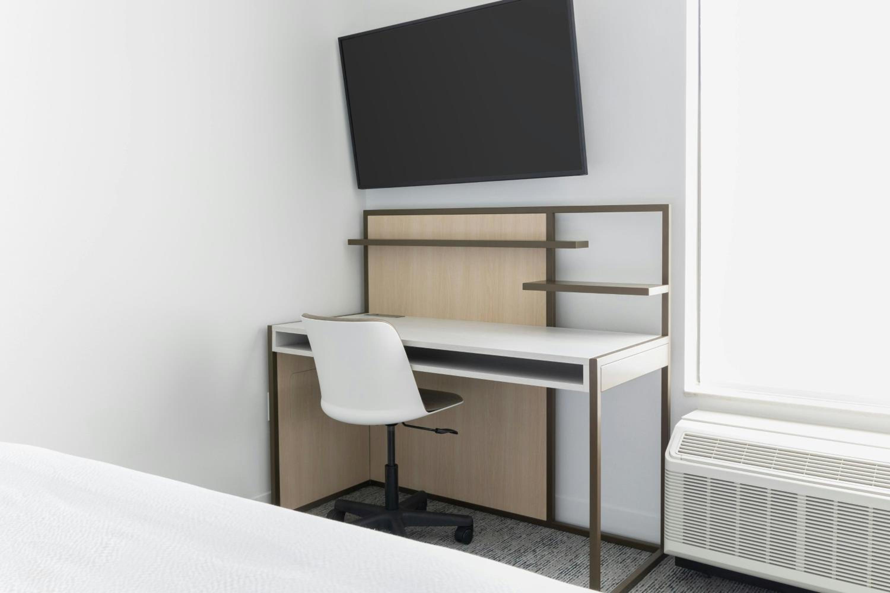 King Studio with Sofa Bed - Hearing Accessible - Photo 6