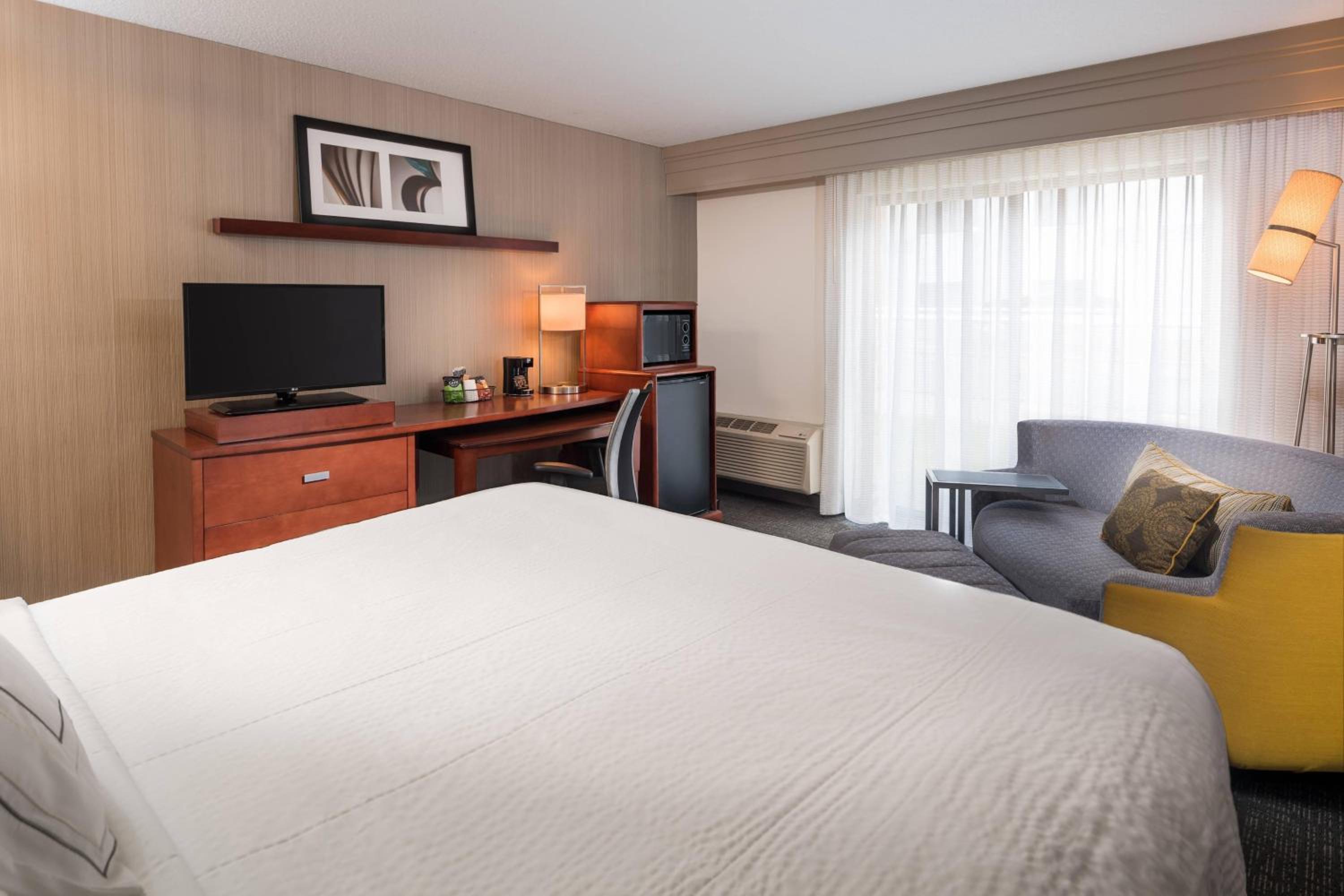 King Room with Sofa Bed - Hearing Accessible - Photo 1