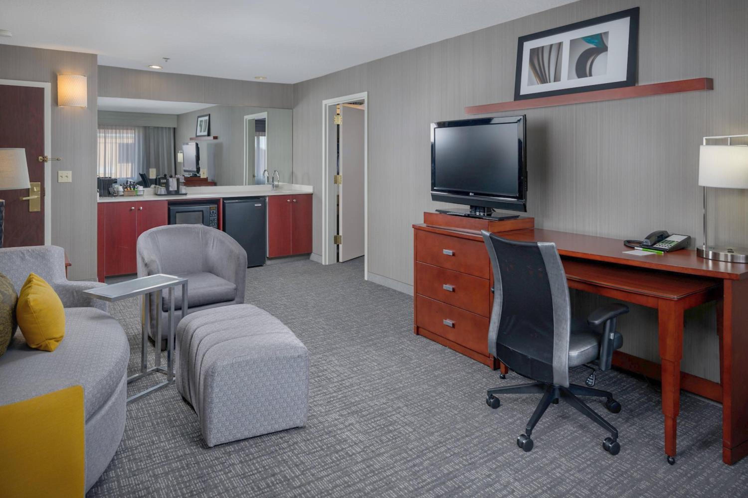 One-Bedroom King Suite with Sofa Bed - Hearing Accessible