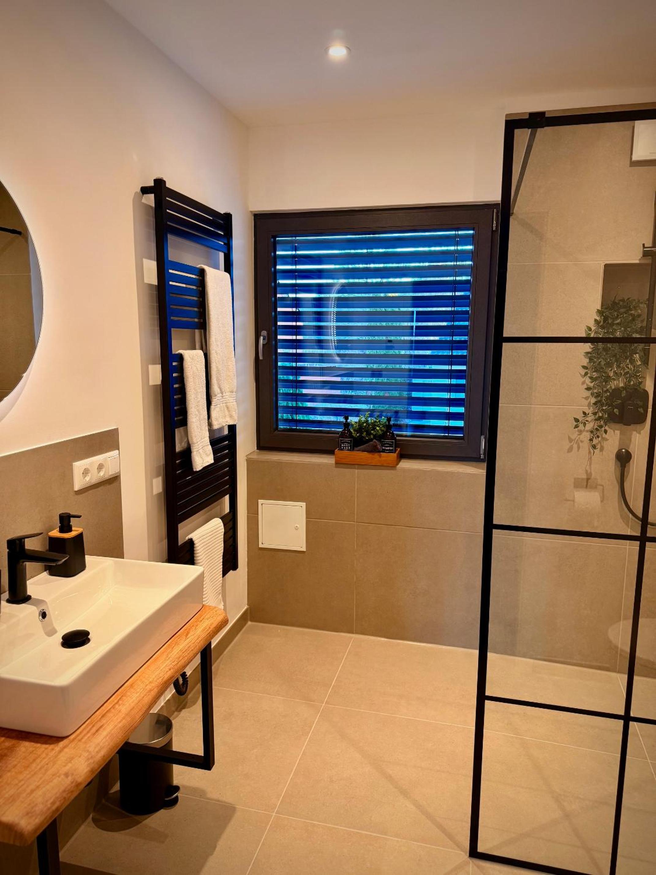 Two-Bedroom Deluxe Apartment with Balcony photo 2