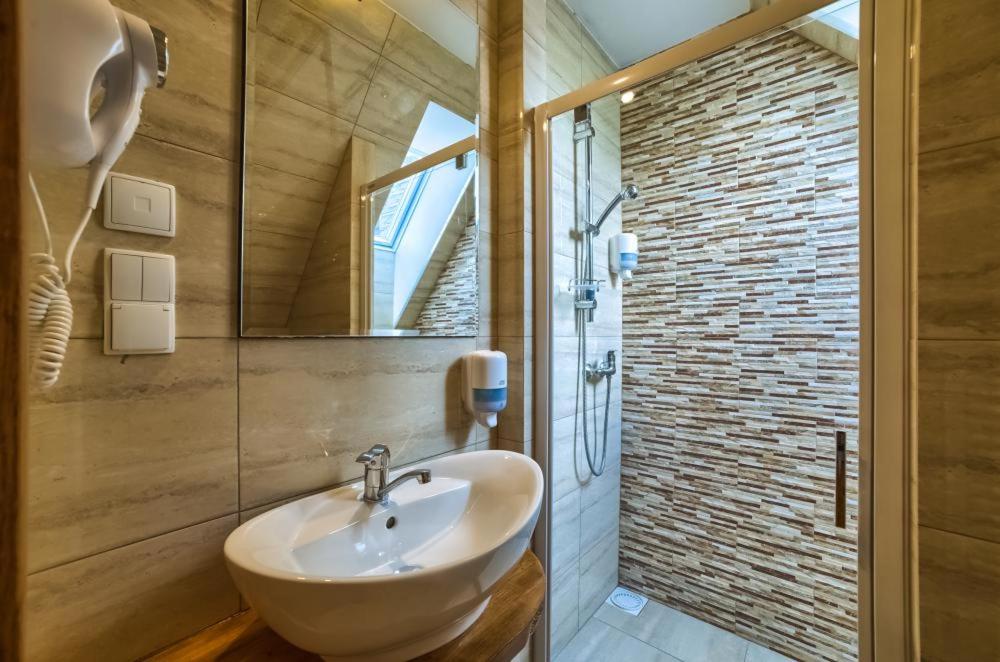 Standard Double or Twin Room photo 1