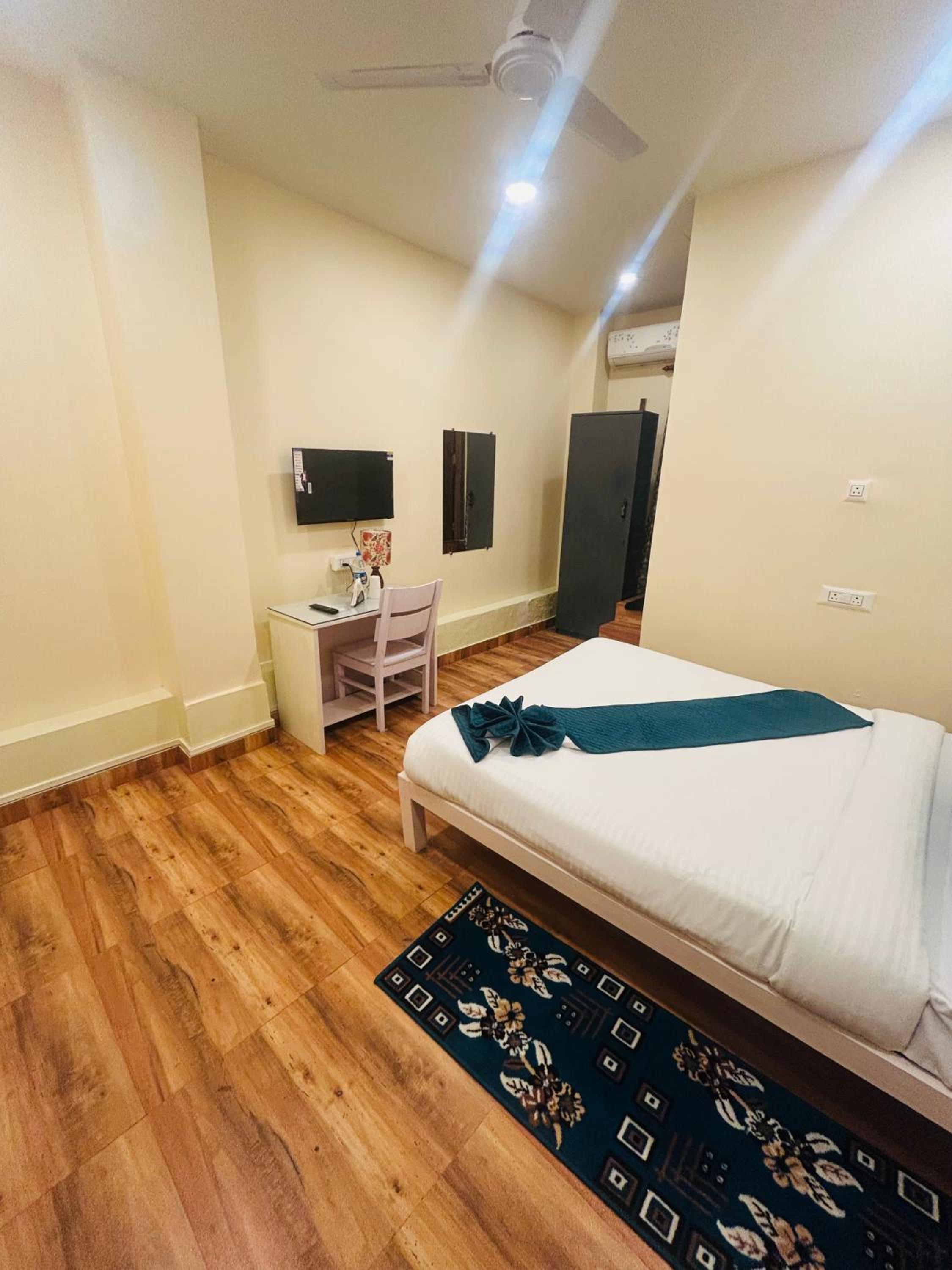 Deluxe King Room photo 2
