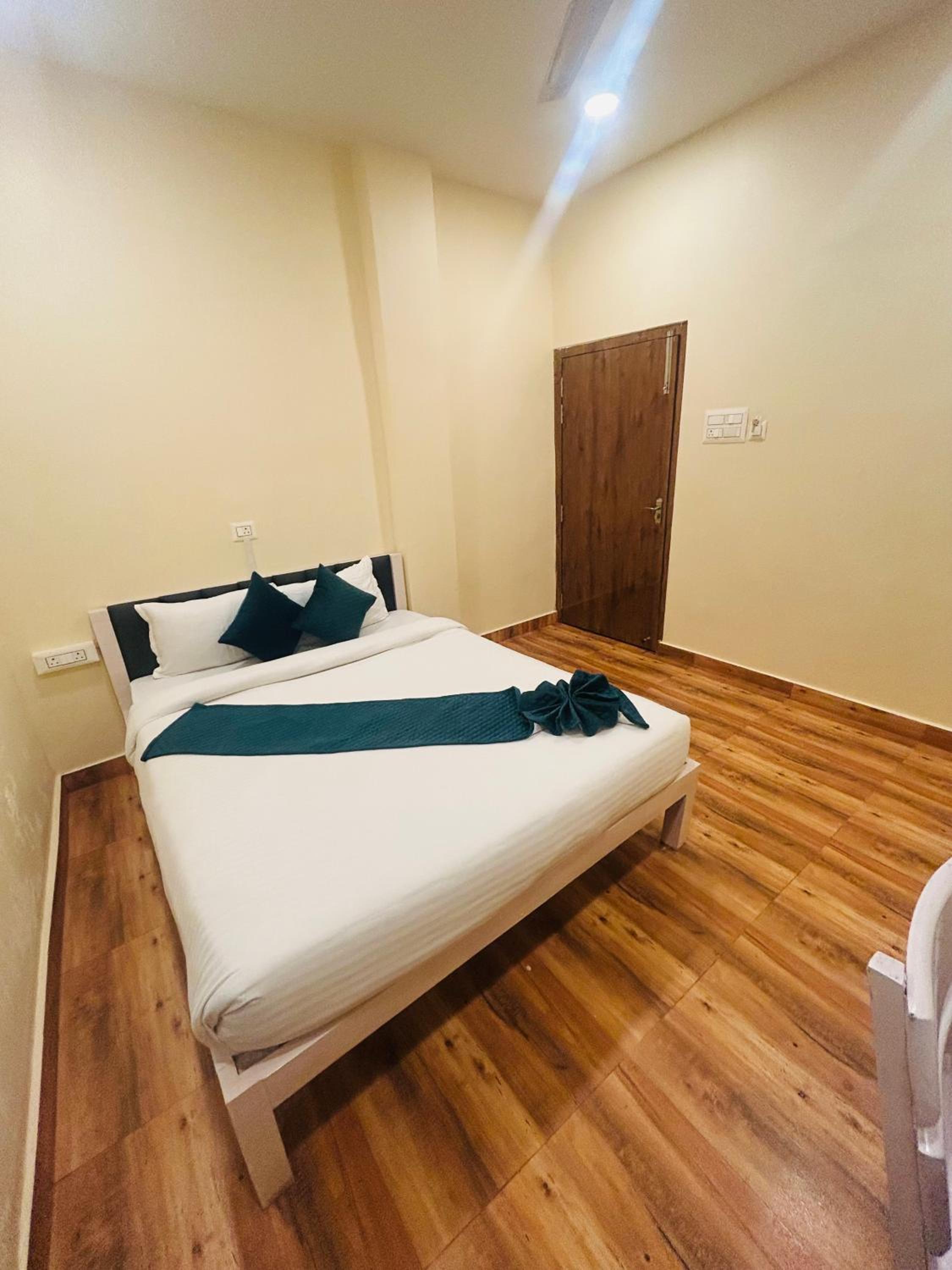Deluxe King Room photo 3
