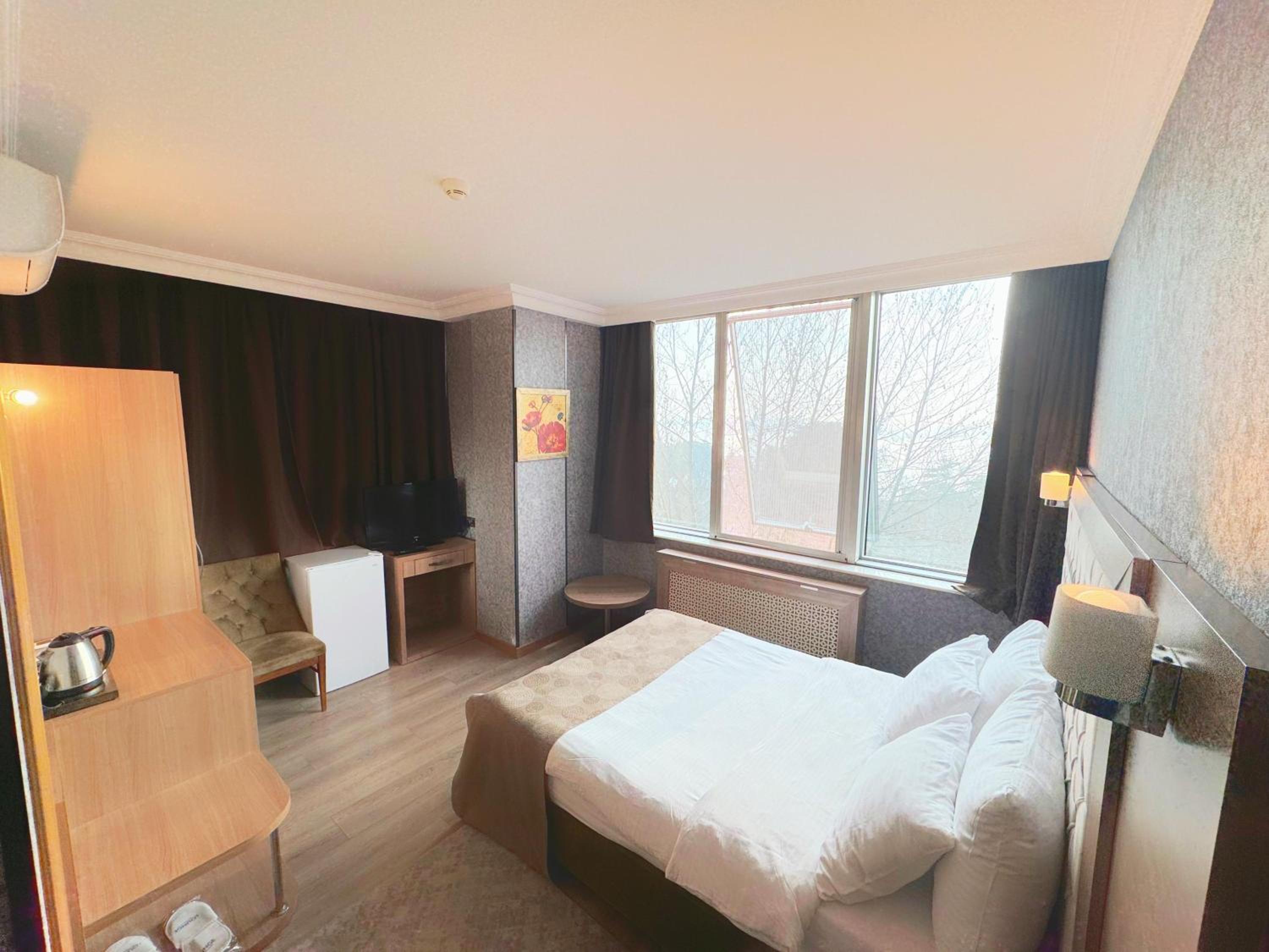 Deluxe Single Room