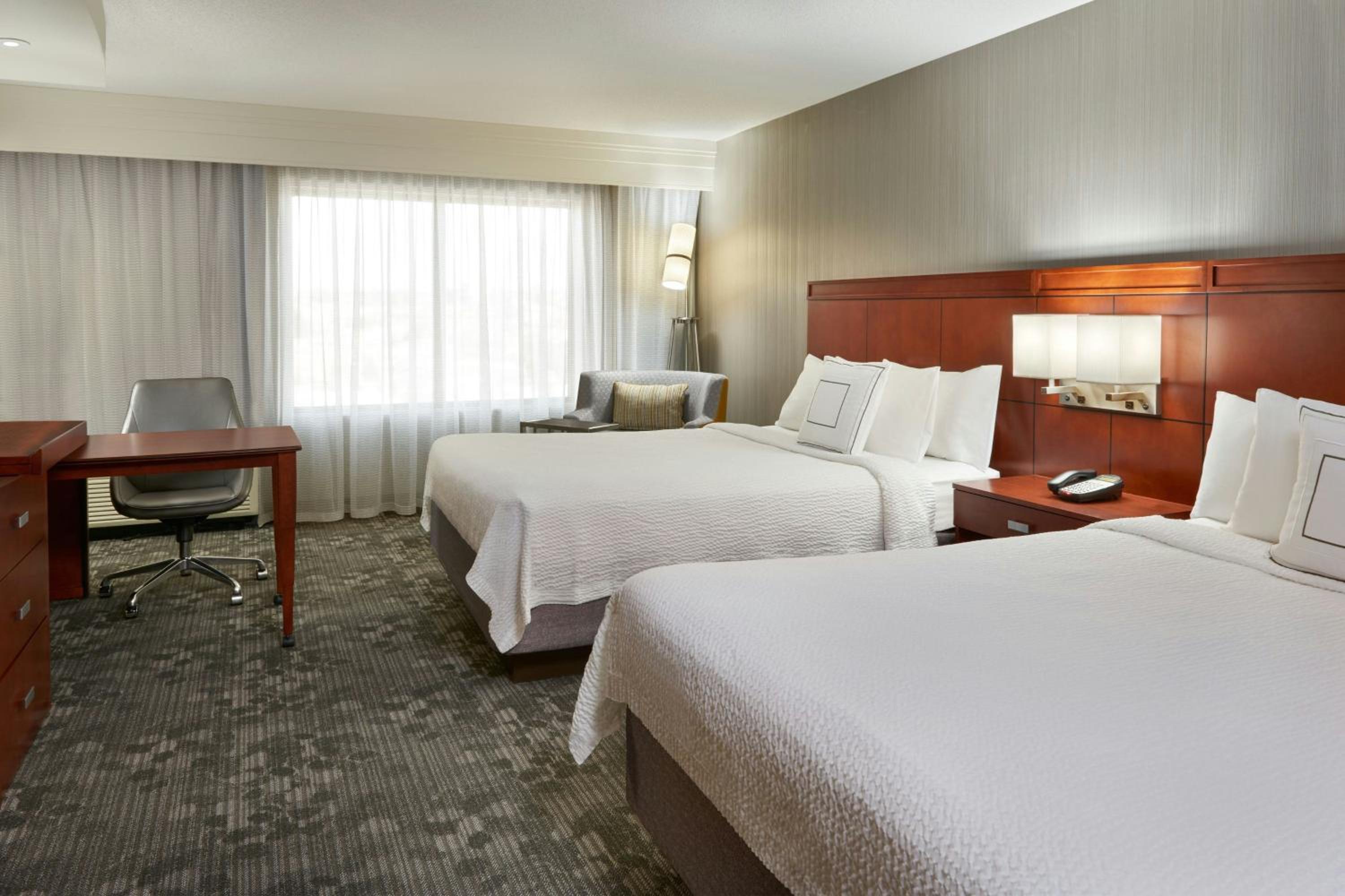 Queen Room with Two Queen Beds and Bathtub - Mobility Access/Hearing Accessible - Photo 2