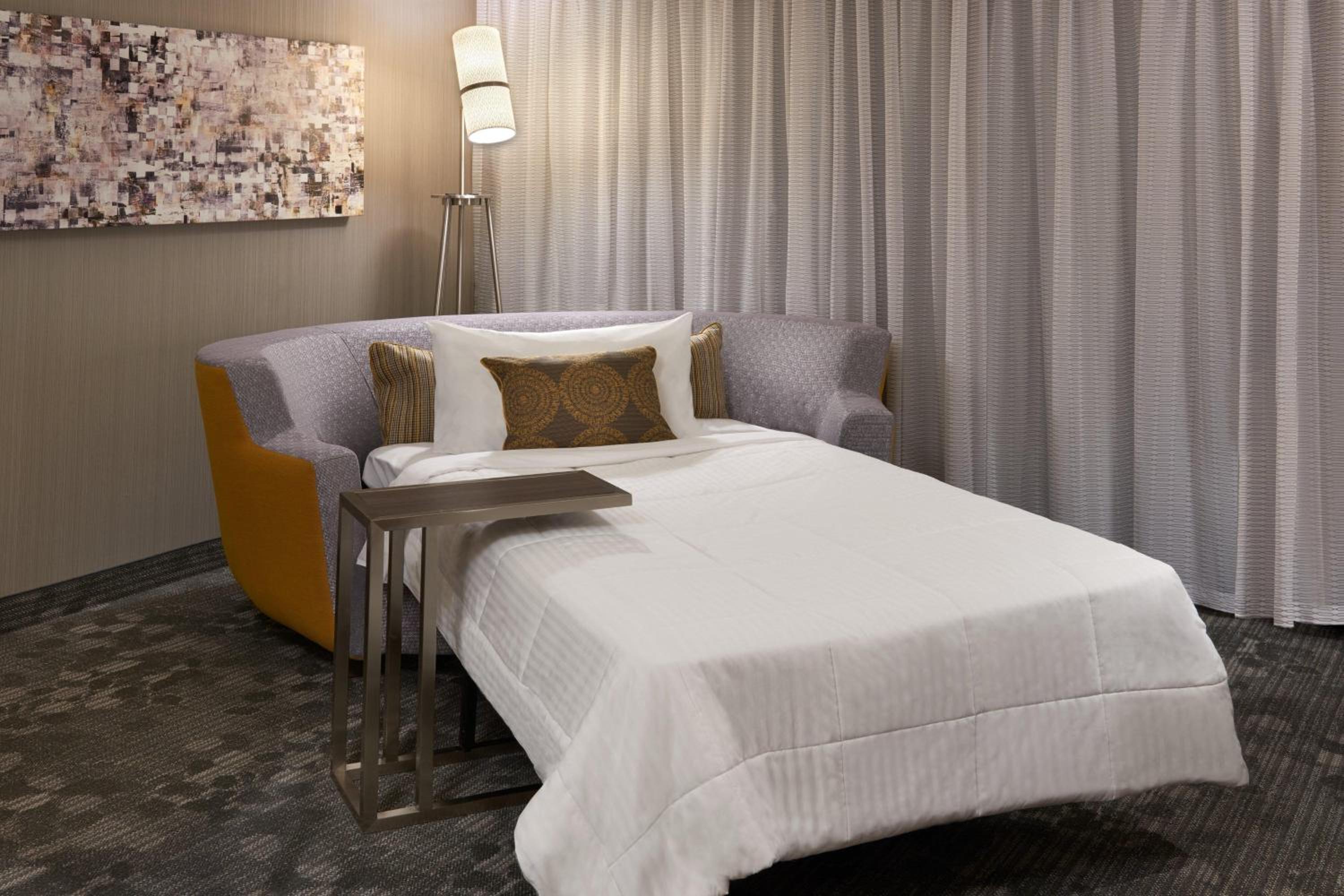 King Room with Sofa Bed - Photo 4