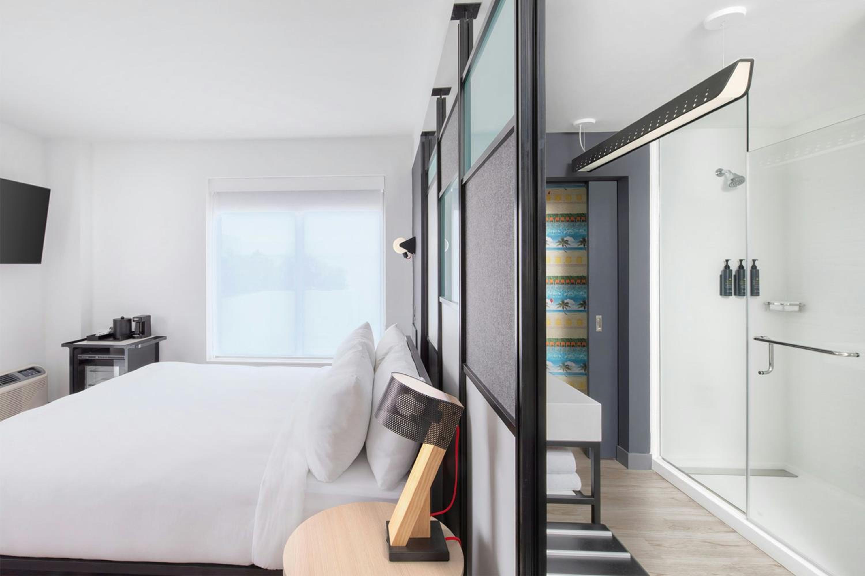King Room with City View and Balcony - Mobility Accessible with Tub