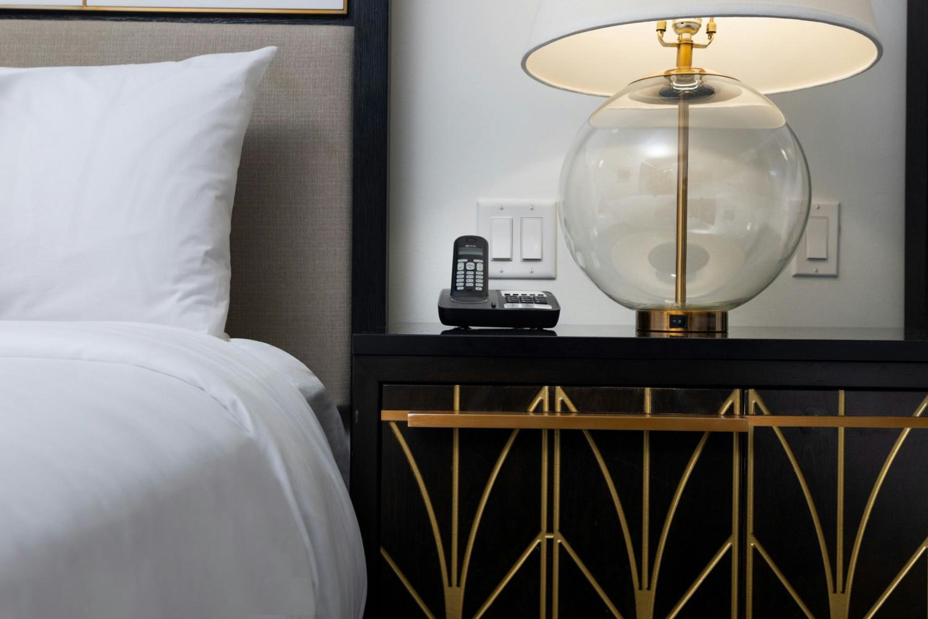 Queen Room with Two Queen Beds and Transfer Shower - Mobility and Hearing Accessible photo 3